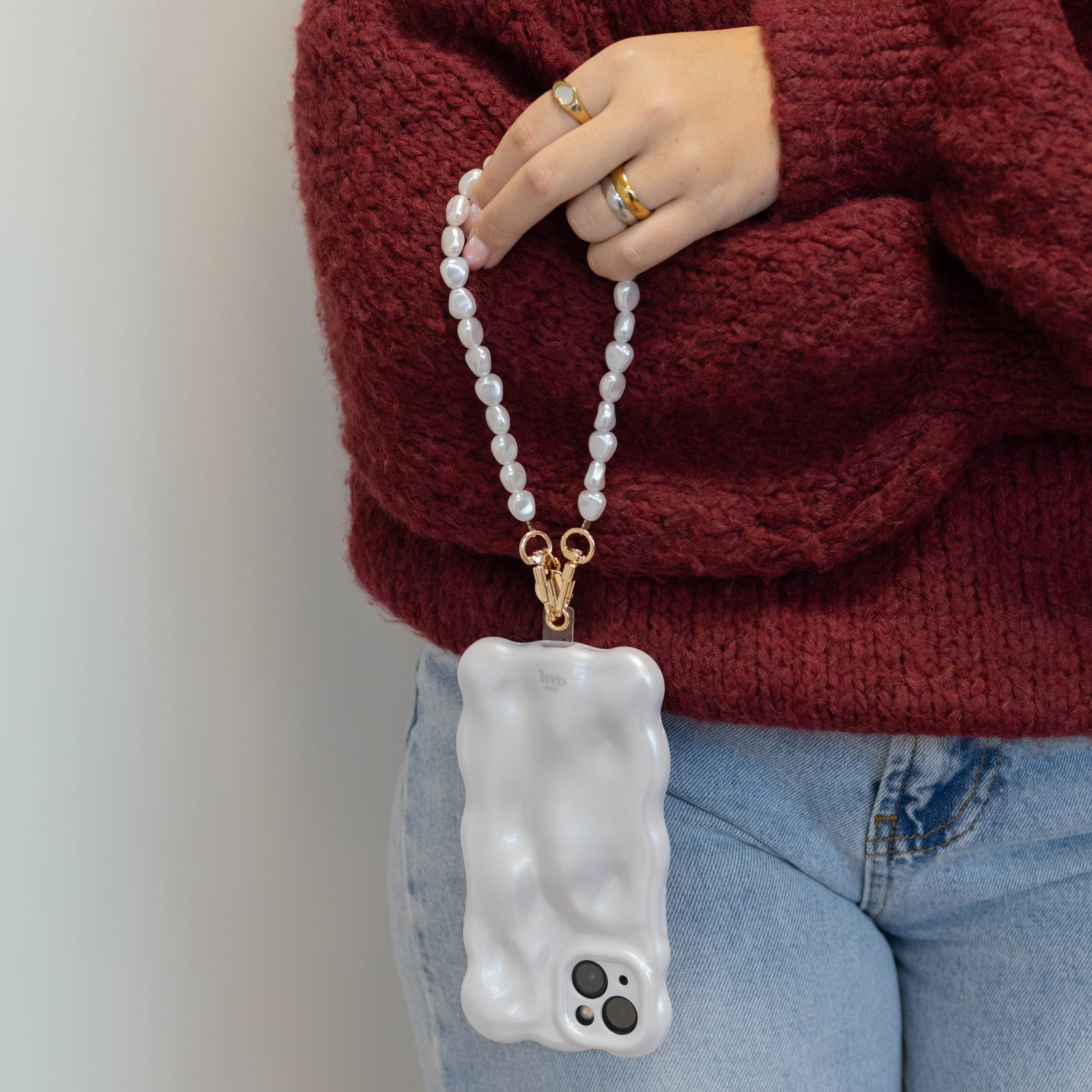 xoxo Wildhearts Bubbly case White with Cord - iPhone 11