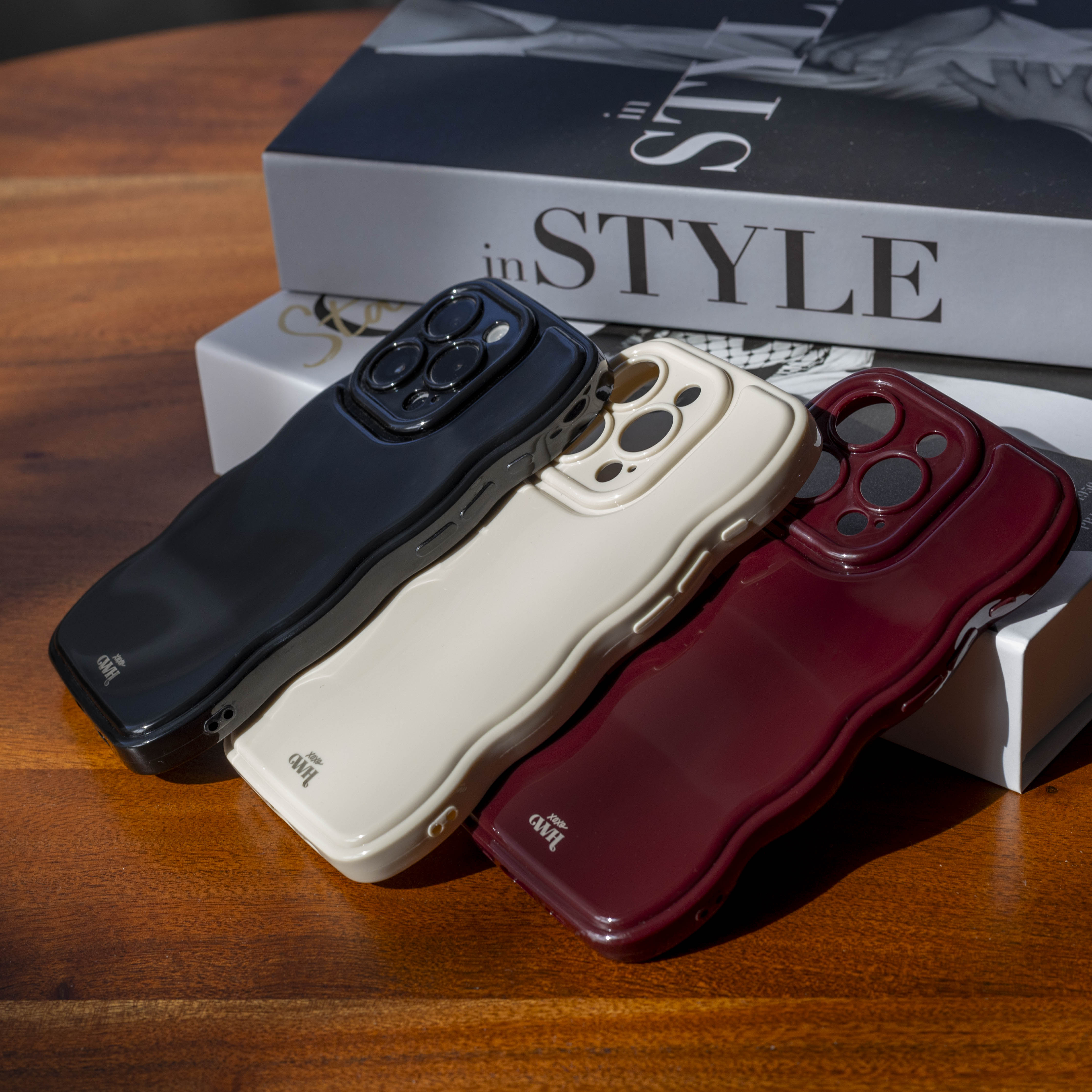 xoxo Wildhearts Glossy Wavy Case Burgundy - iPhone 17 Pro Max