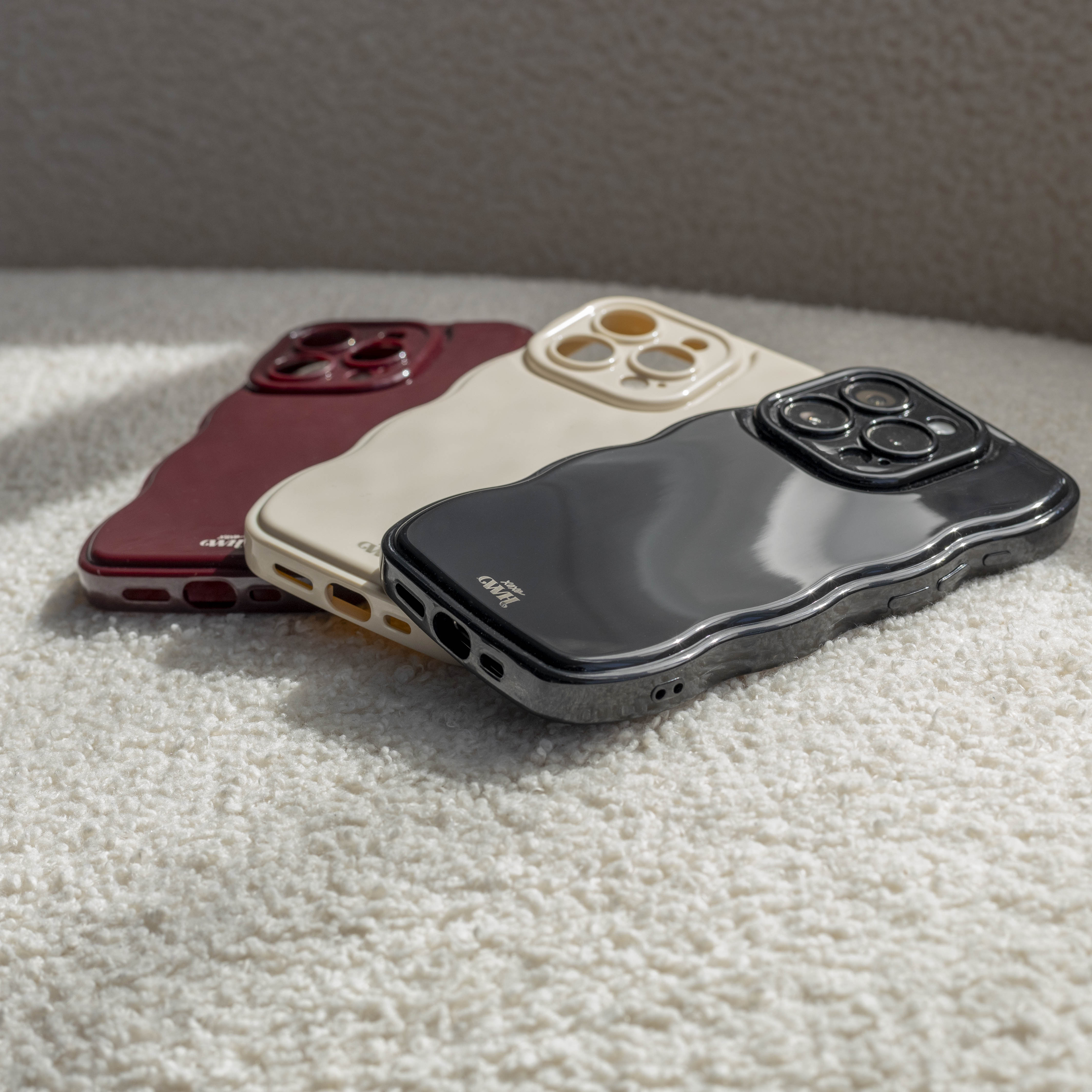 xoxo Wildhearts Glossy Wavy Case Burgundy - iPhone 17