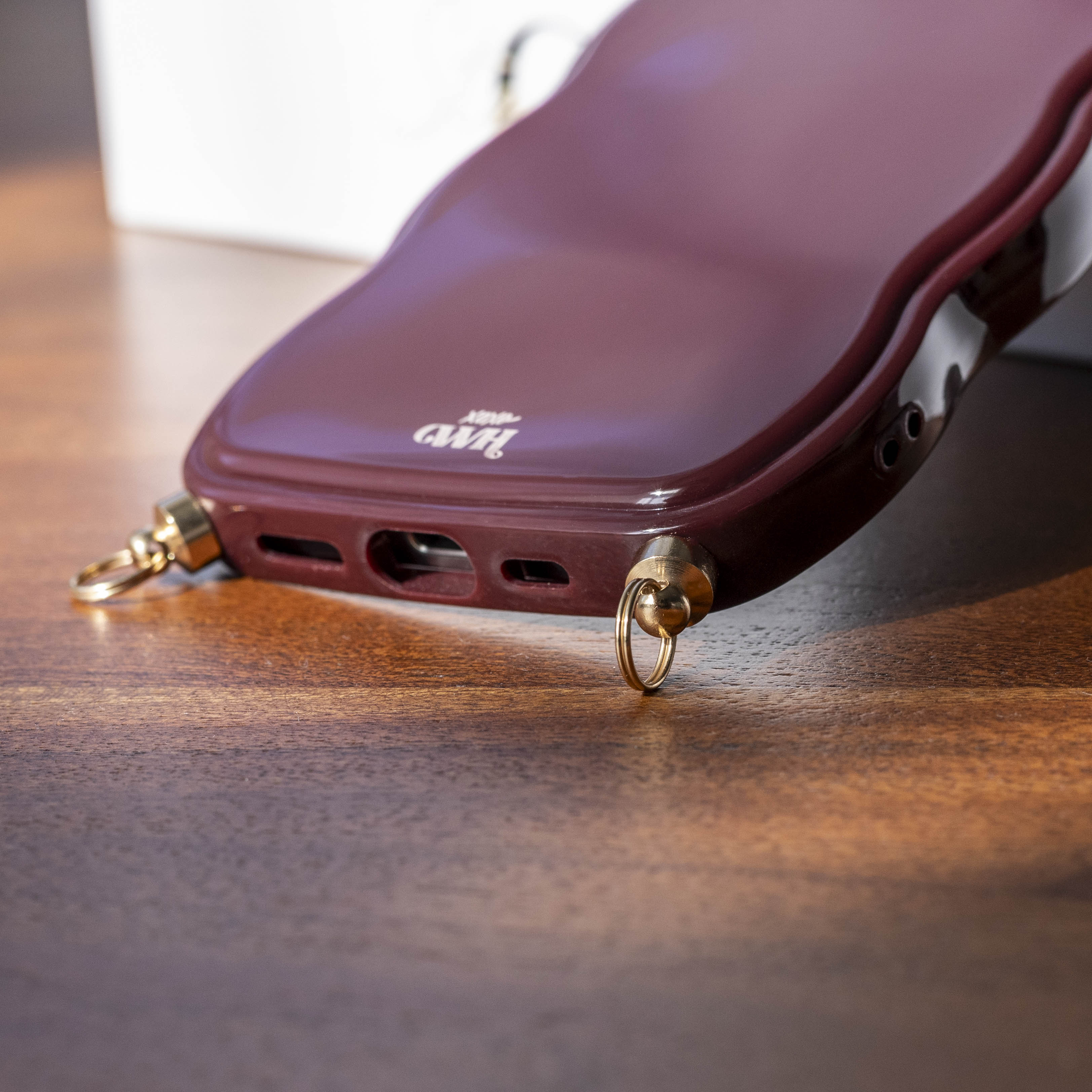 xoxo Wildhearts Glossy Wavy Cord Case Burgundy - iPhone 17 Pro Max