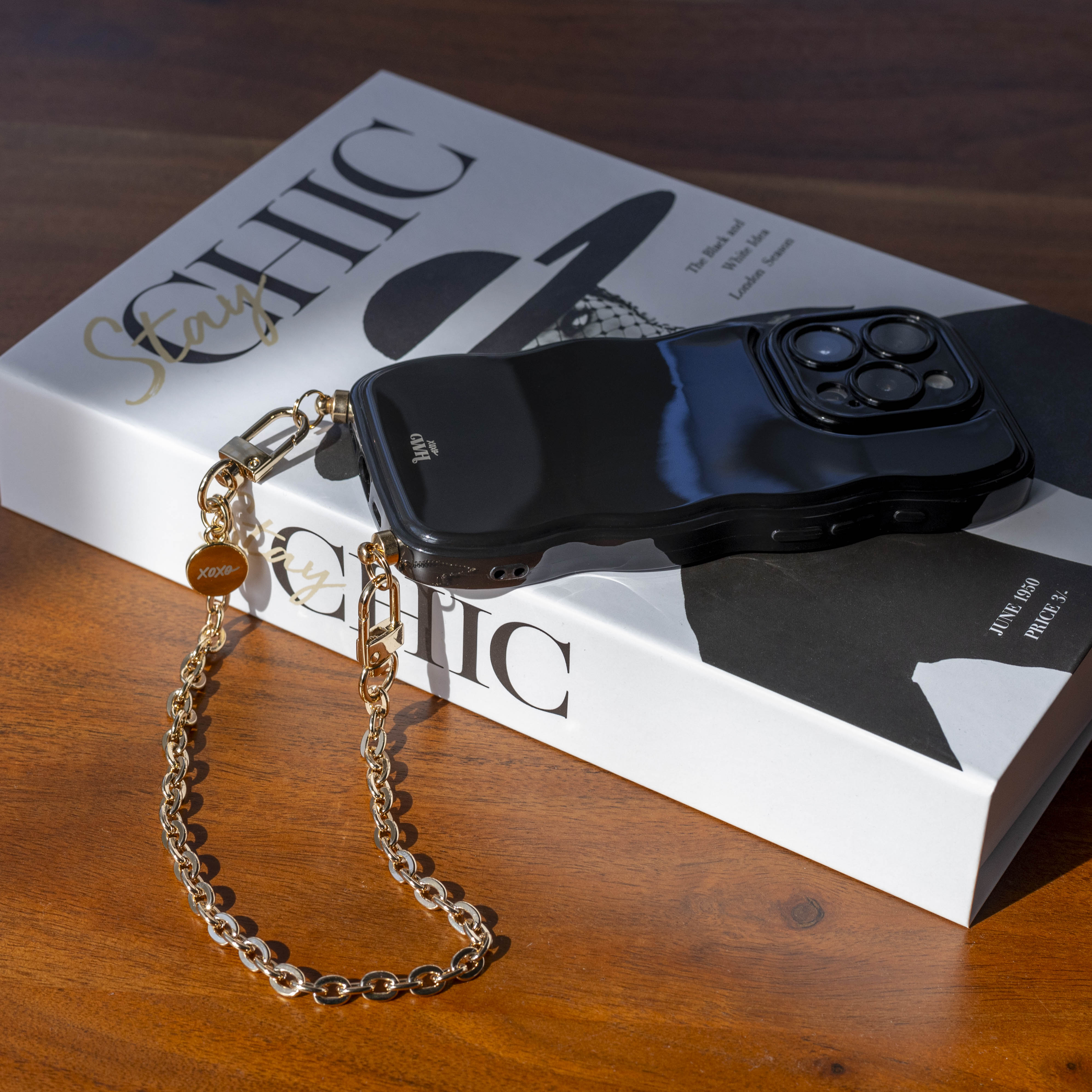 xoxo Wildhearts Glossy Wavy Cord Case Black - Dreamy (short) - iPhone 17 Air