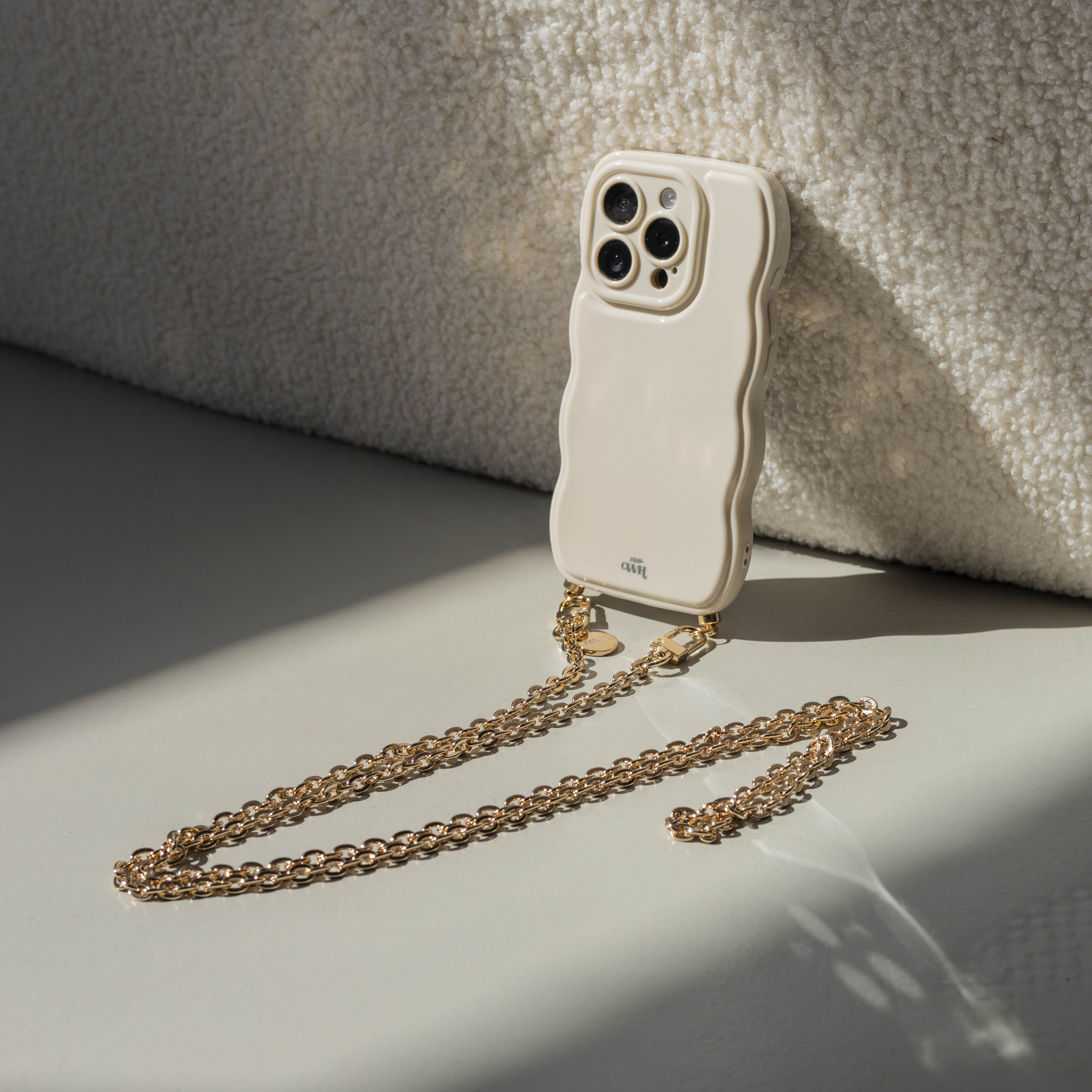 xoxo Wildhearts Glossy Wavy Cord Case Beige - Dreamy (long) - iPhone 17 Pro Max