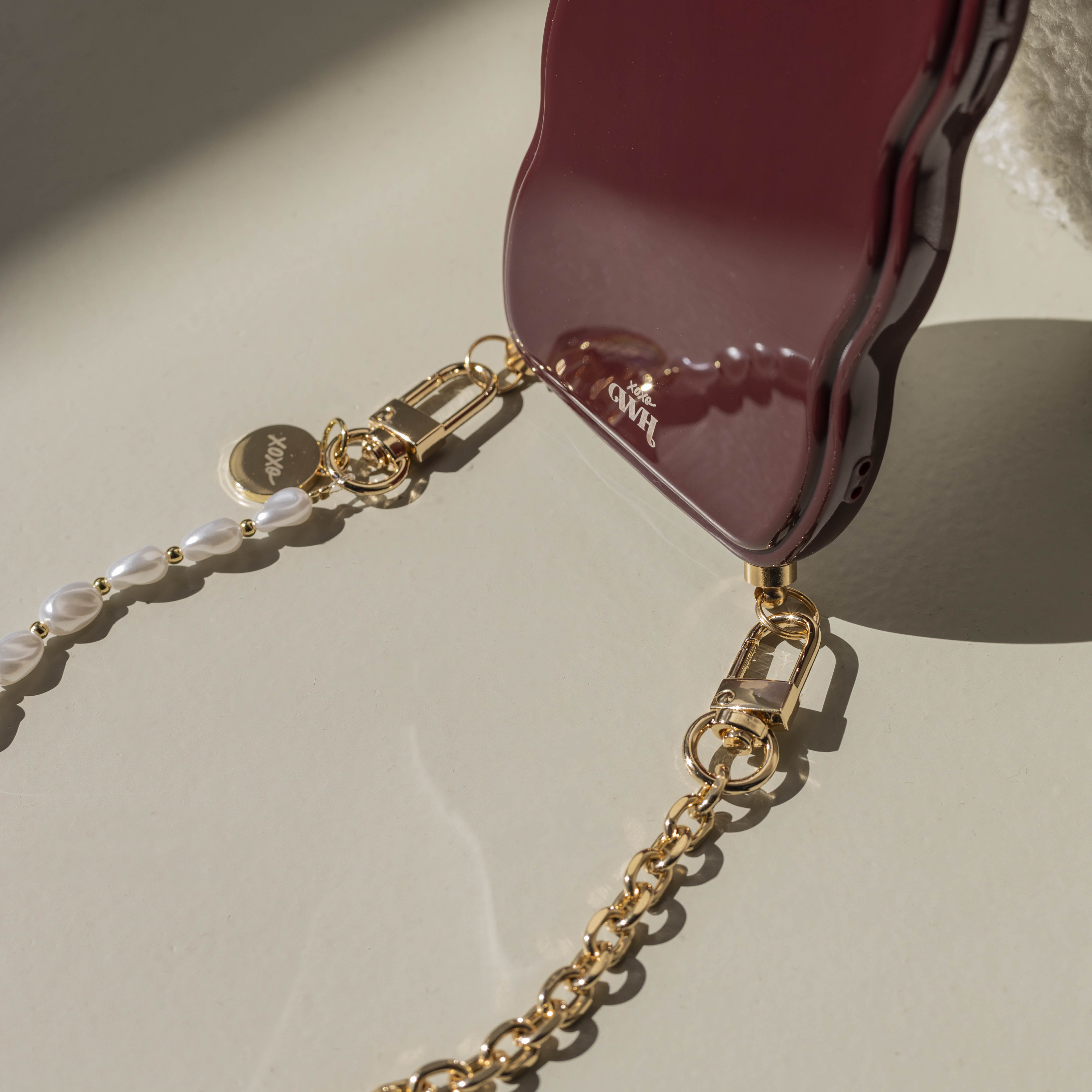 xoxo Wildhearts Glossy Wavy Cord Case Burgundy - Over The Moon (short) - iPhone 17 Pro