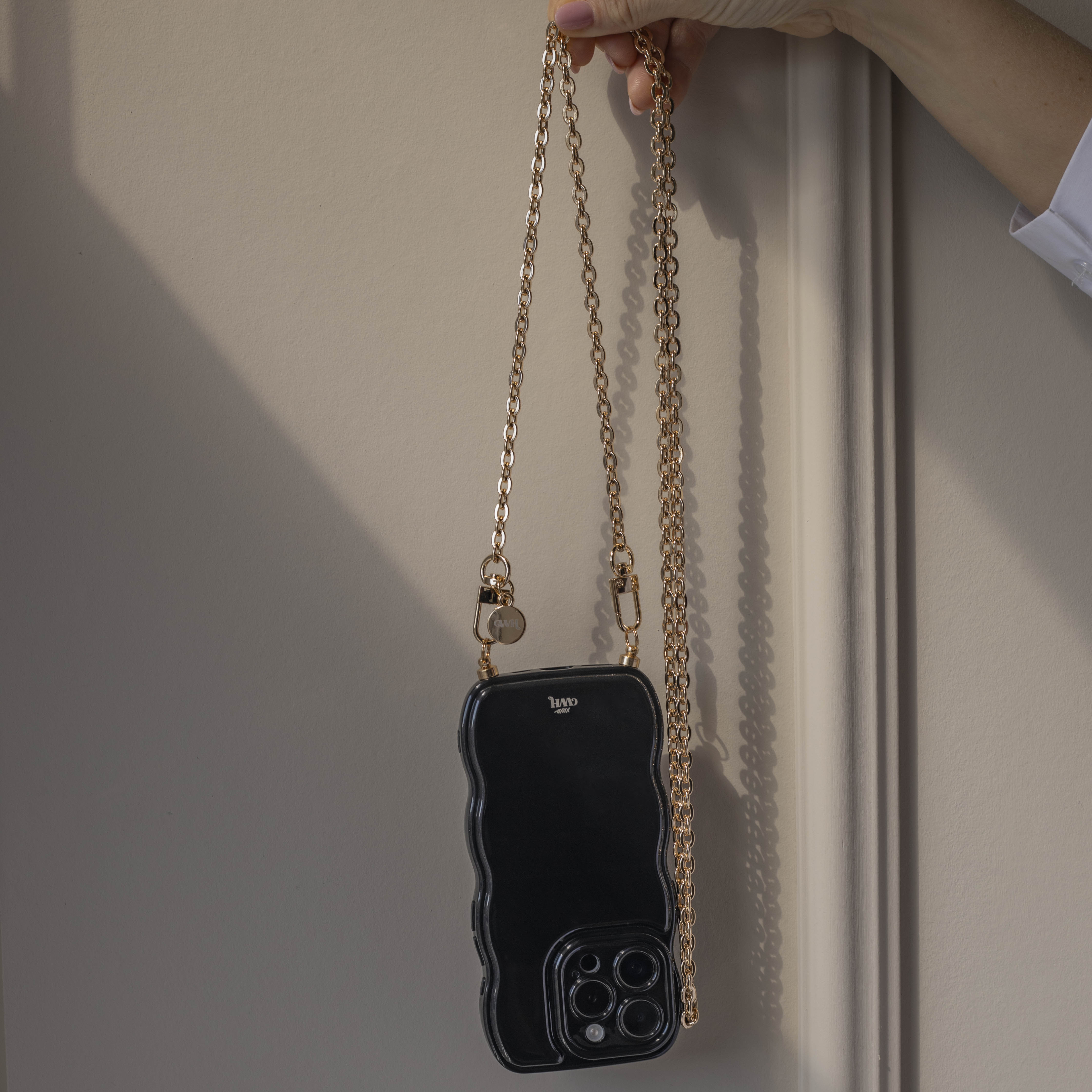 xoxo Wildhearts Glossy Wavy Cord Case Black - Dreamy (long) - iPhone 16 Pro Max