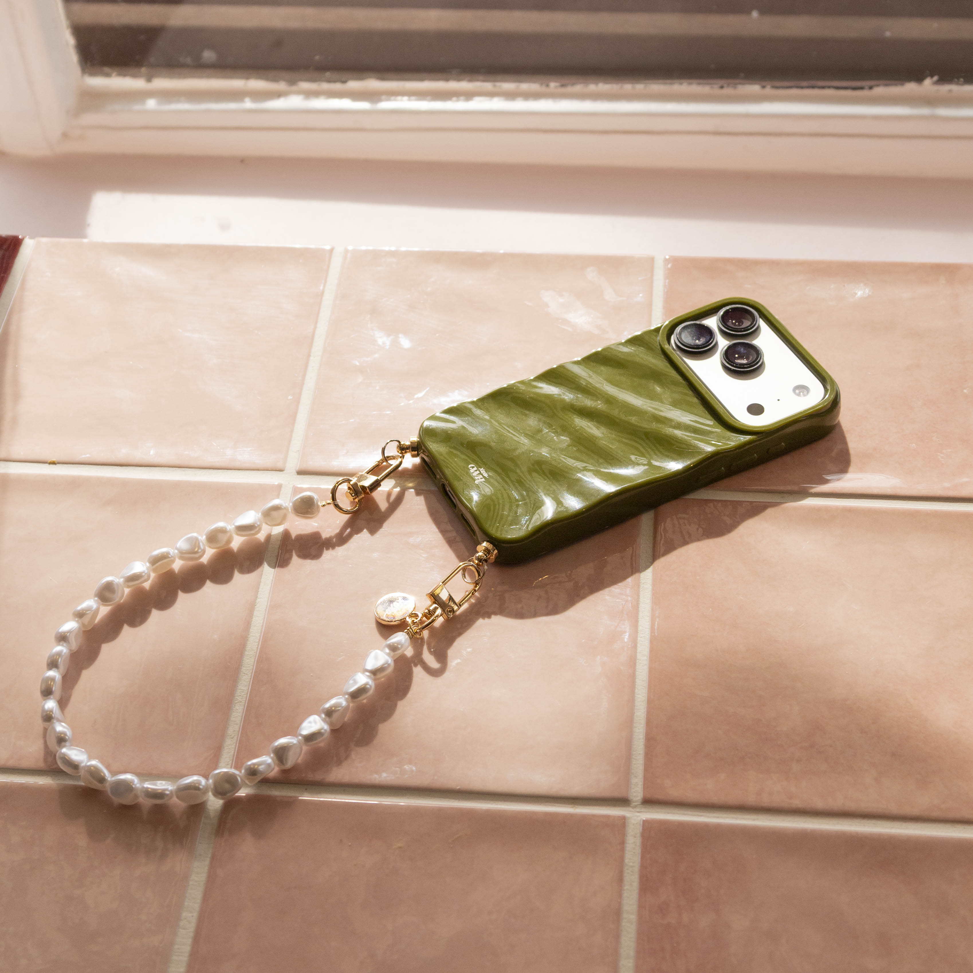 iPhone 15 - Green Glaze Cord Case - Pearlfection (short)