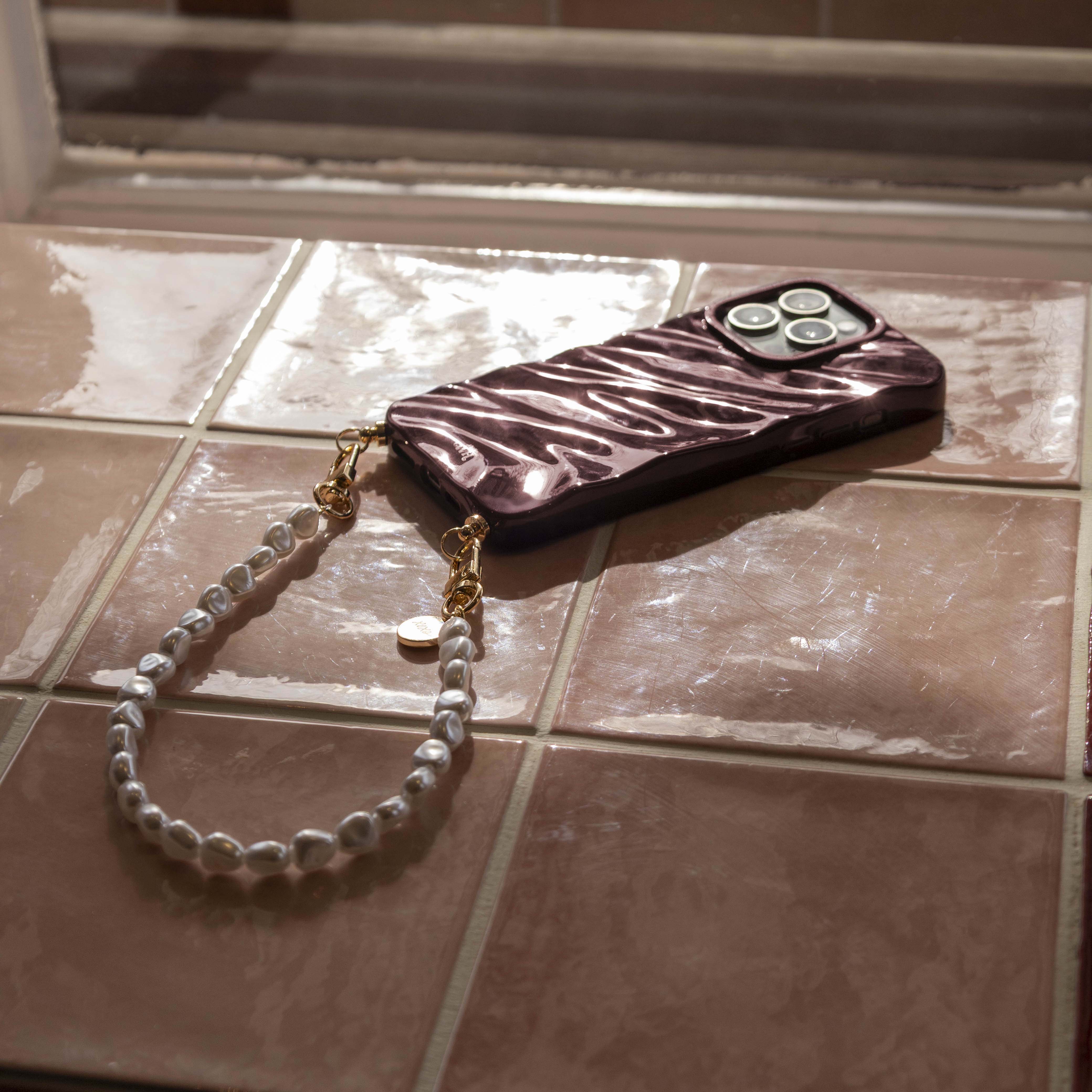 iPhone 15 - Burgundy Glaze Cord Case - Pearlfection (short)