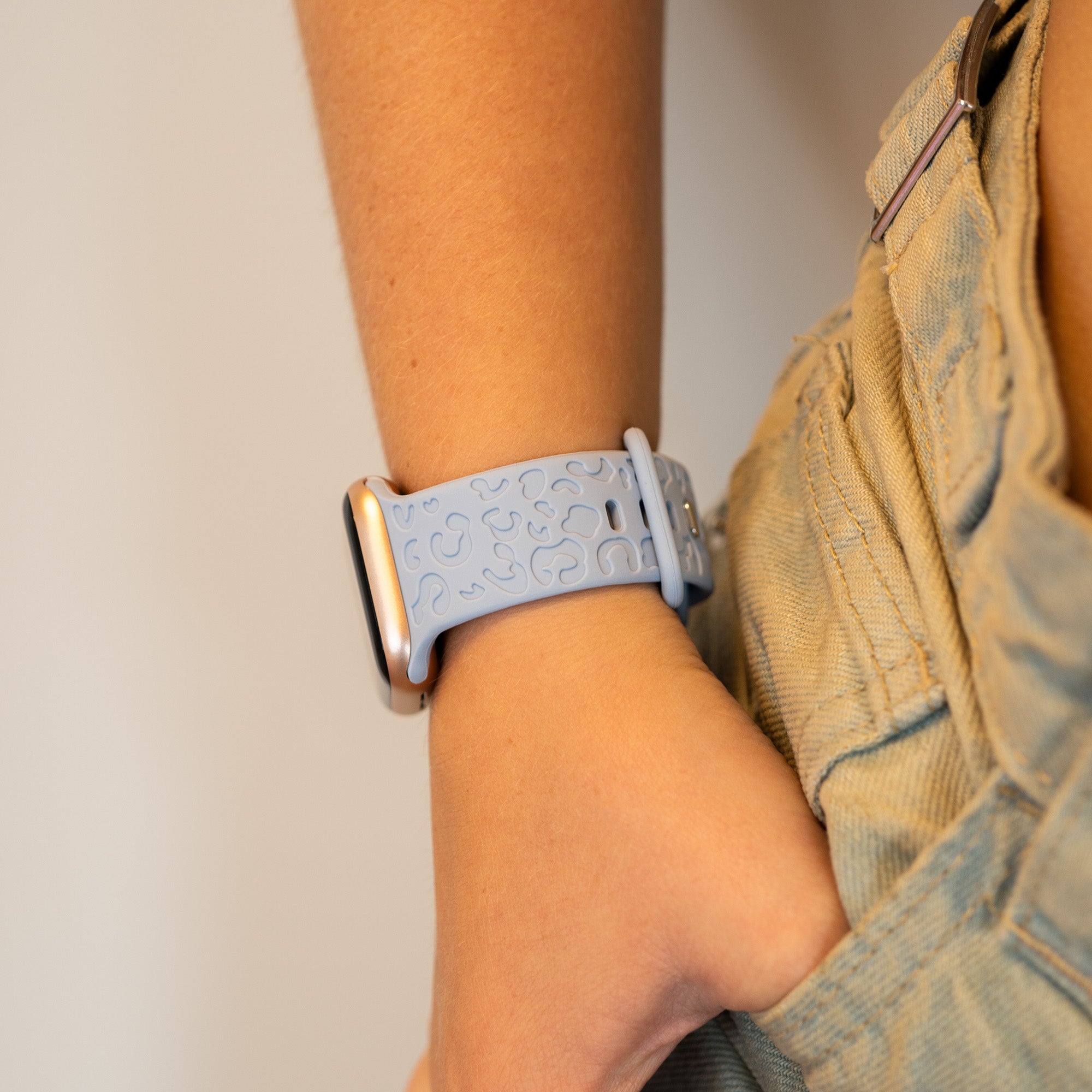 xoxo Wildhearts - Apple Watch siliconen bandje Leopard Print - light blue - 38/40/41/42mm