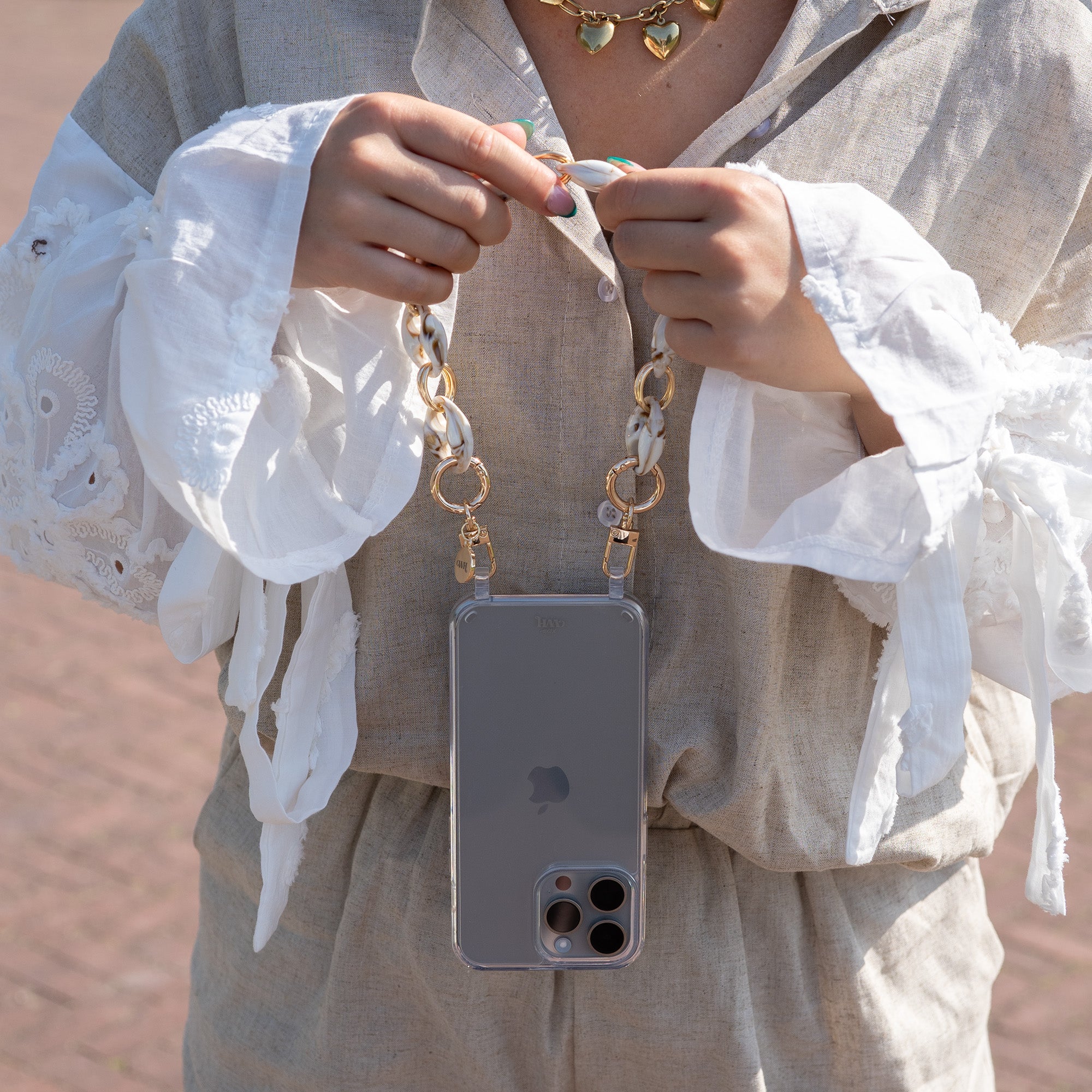 xoxo Wildhearts - iPhone 13 - Marble Creme Transparant Cord Case - Short Cord