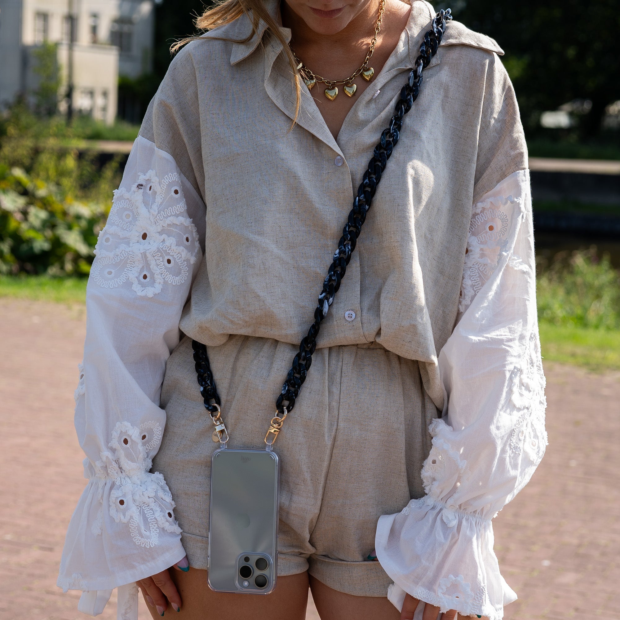 xoxo Wildhearts iPhone 17 Pro - Marble Black Transparant Cord Case - Long Cord