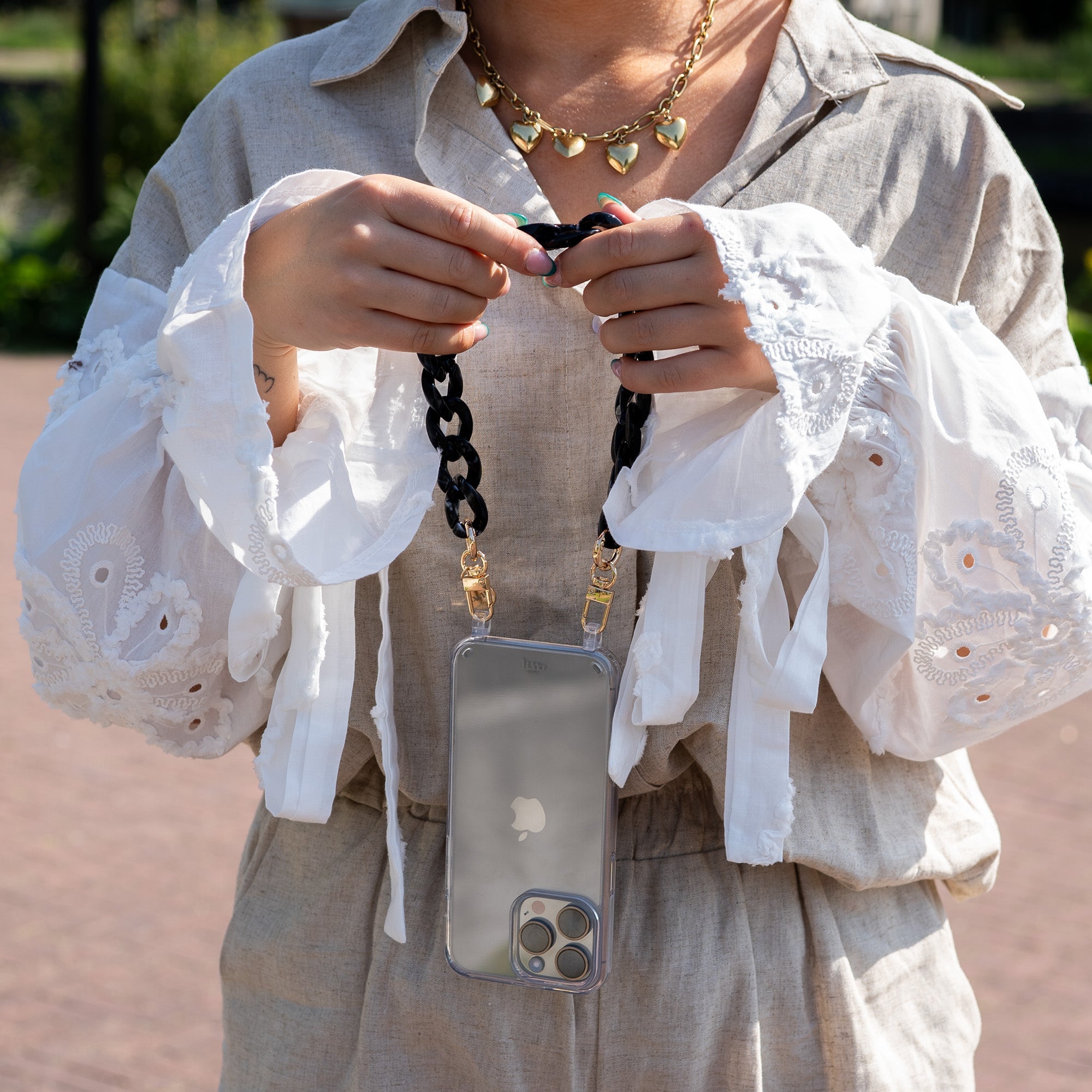 xoxo Wildhearts iPhone 17 Pro - Marble Black Transparant Cord Case - Short Cord