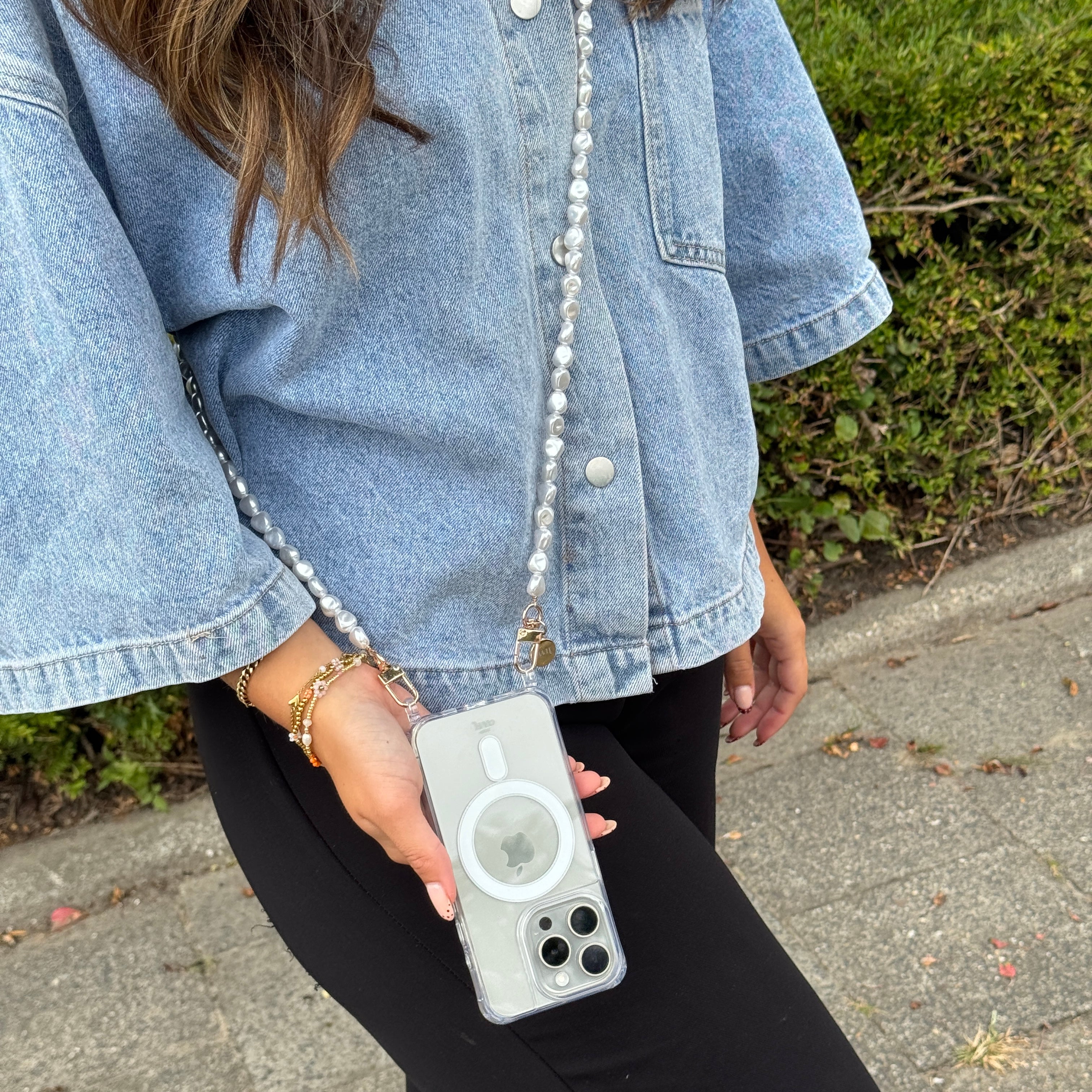 xoxo Wildhearts iPhone 17 - Pearlfection MagSafe Cord Case - Long cord