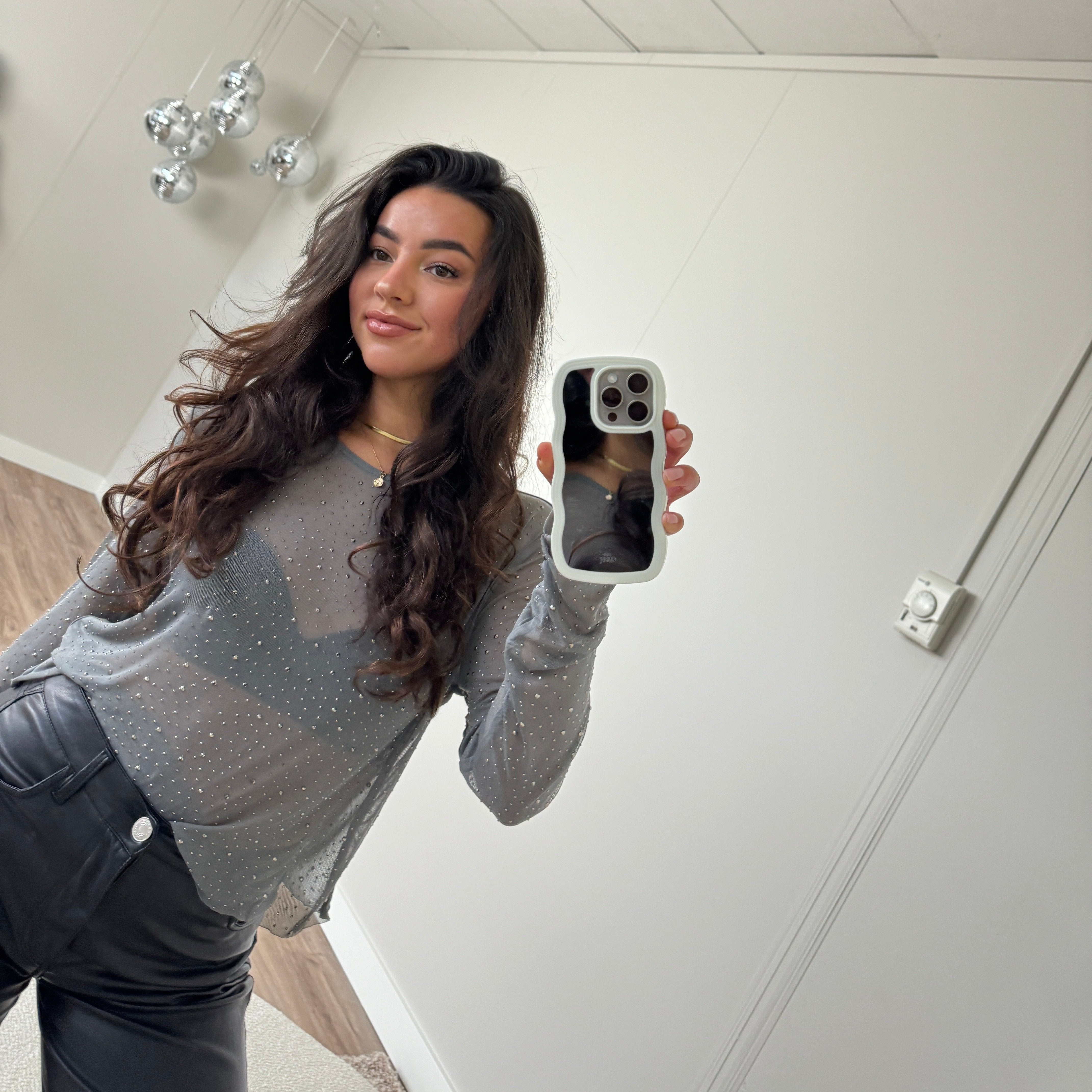 xoxo Wildhearts - Wavy mirror case Creme - iPhone 11 Pro