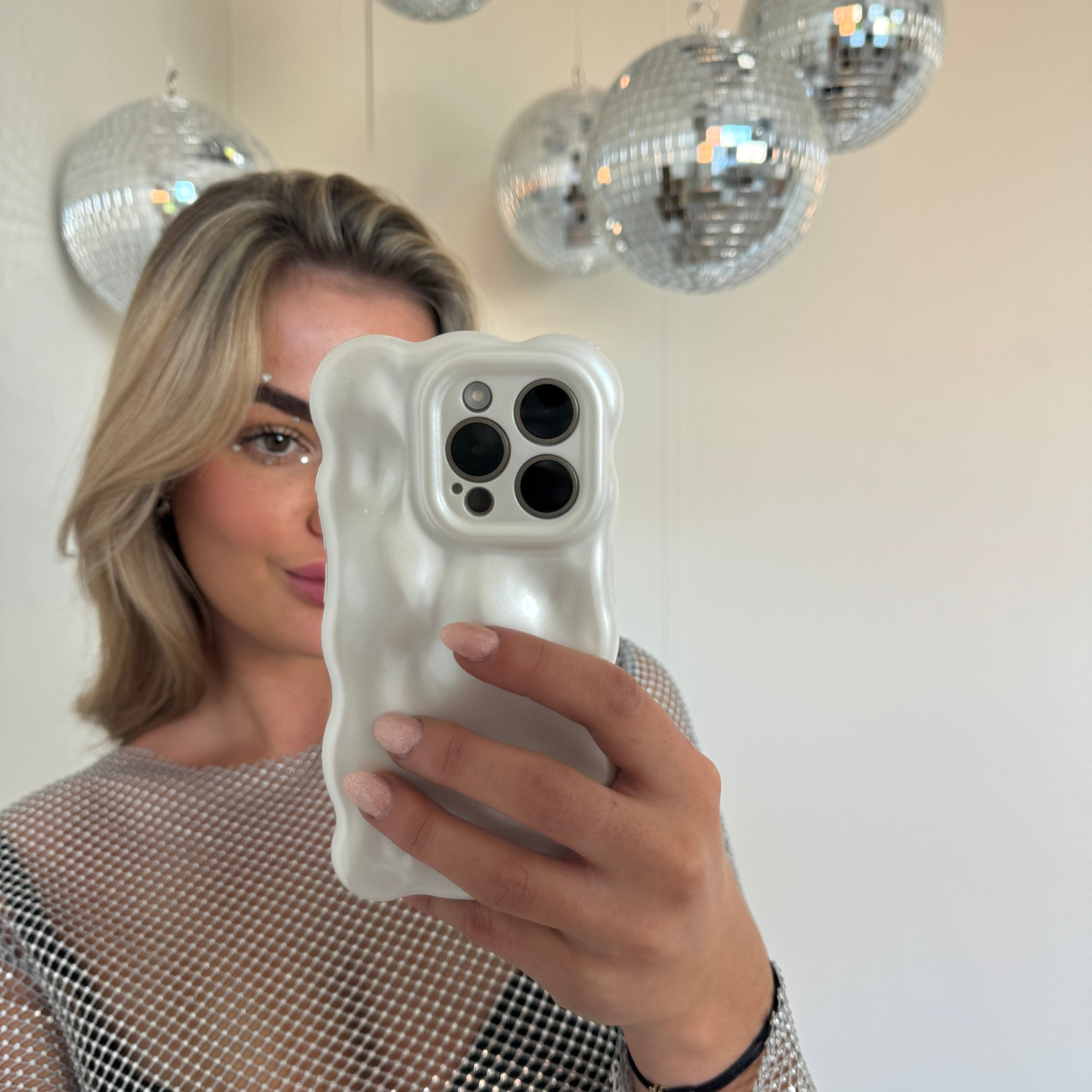 xoxo Wildhearts - Bubbly case White - iPhone 16