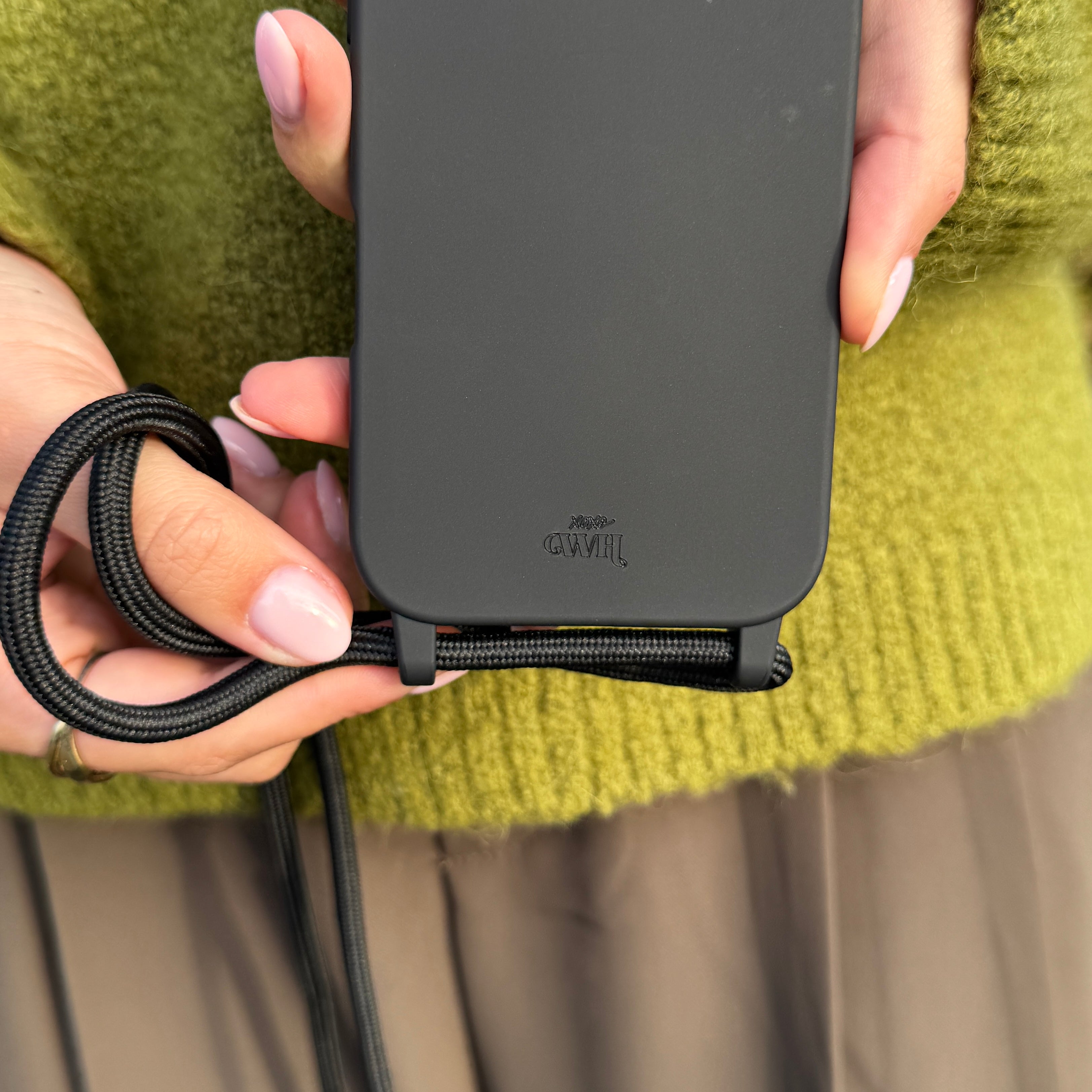 xoxo Wildhearts Silicone Cord Case Black - iPhone 17