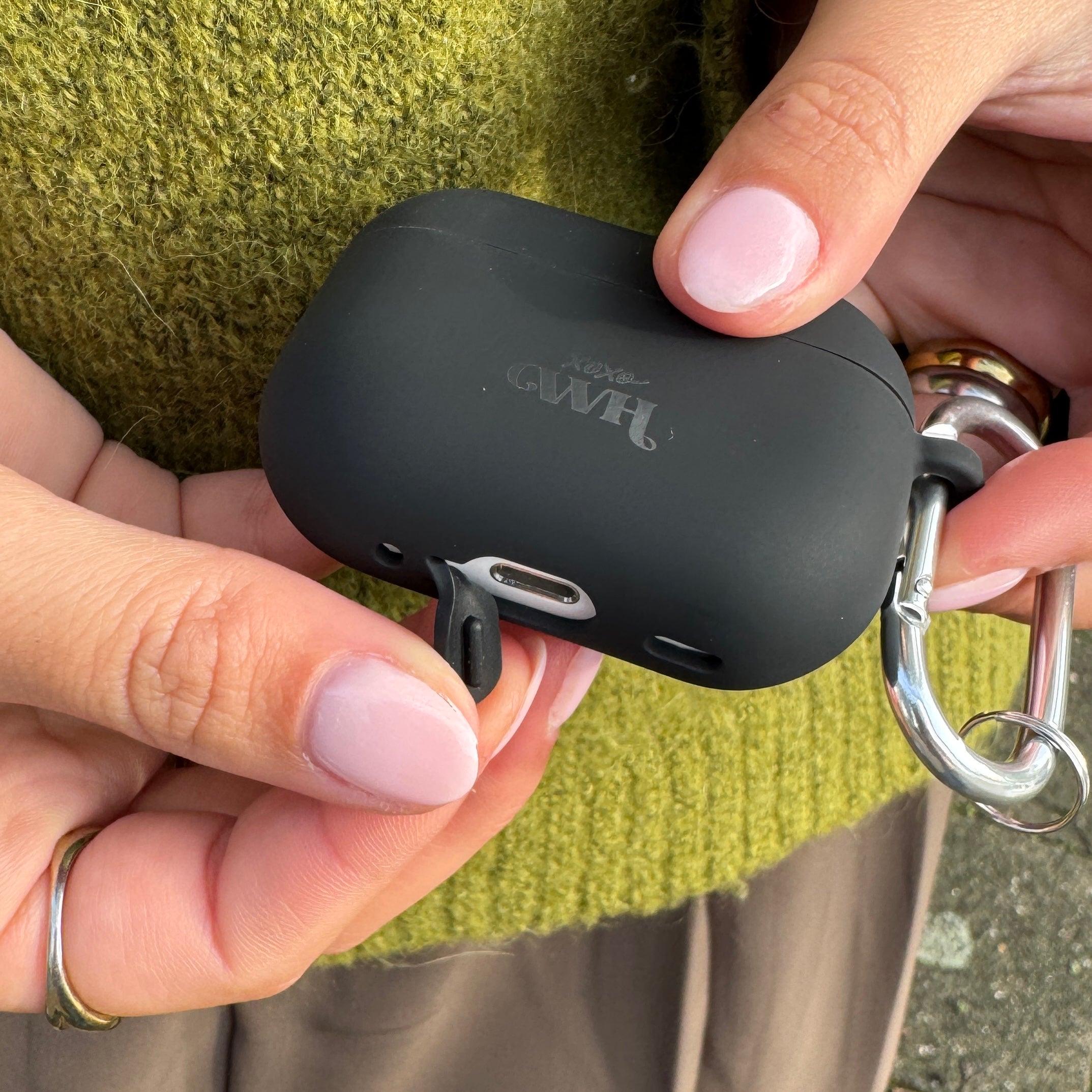 xoxo Wildhearts AirPods Pro 2 - Silicone Case (Black)