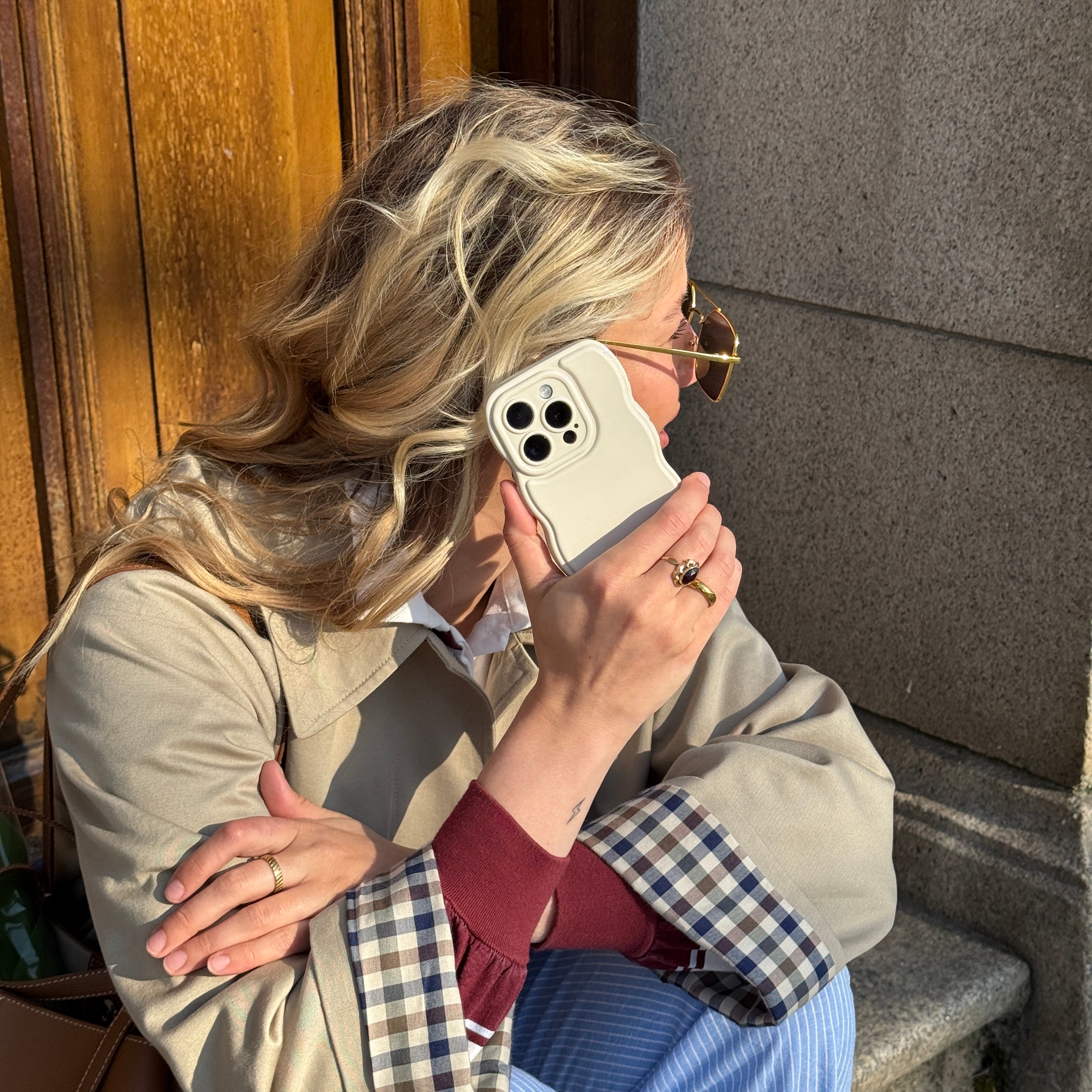 xoxo Wildhearts Glossy Wavy Case Beige - iPhone 17 Pro