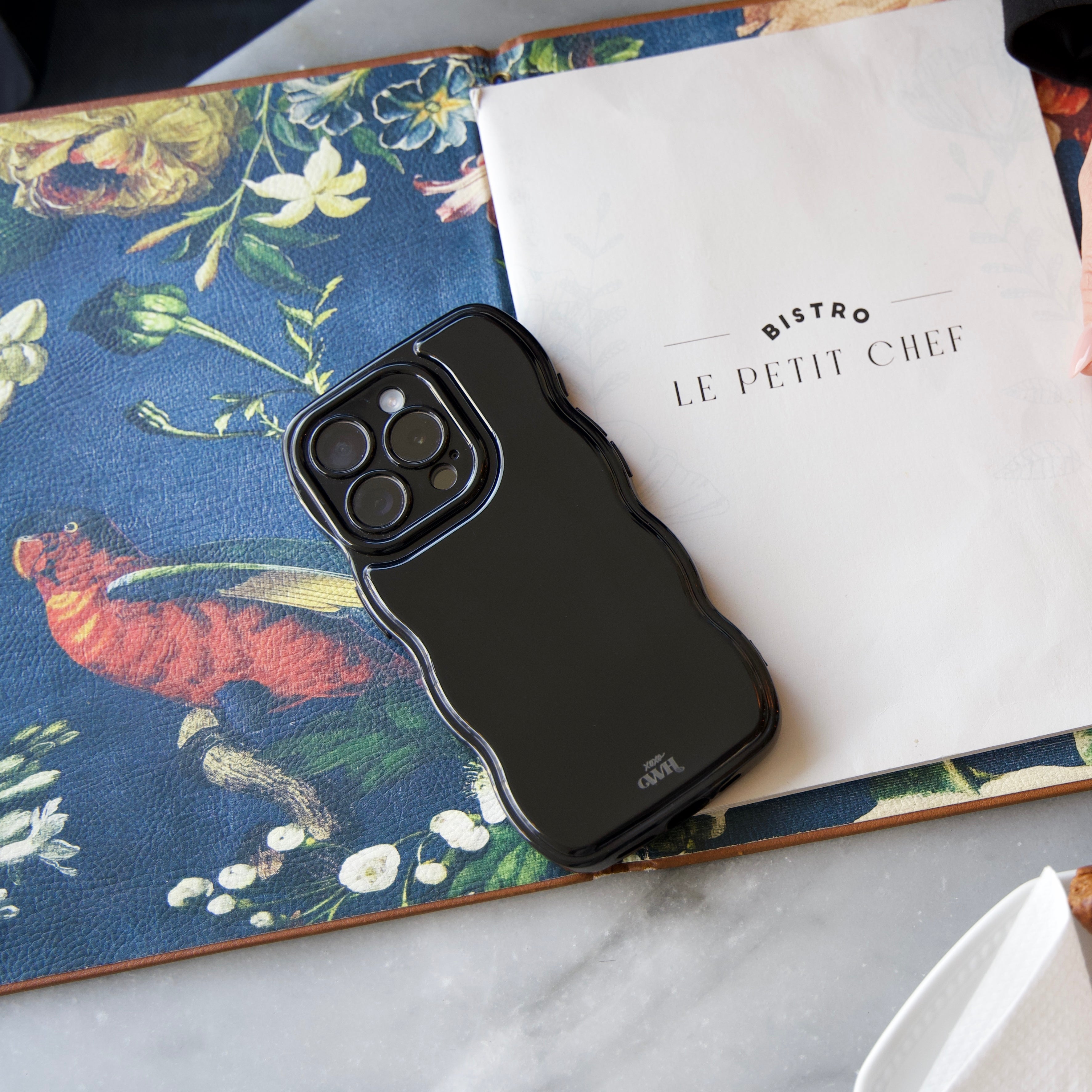 xoxo Wildhearts Glossy Wavy Case Black - iPhone 17 Pro