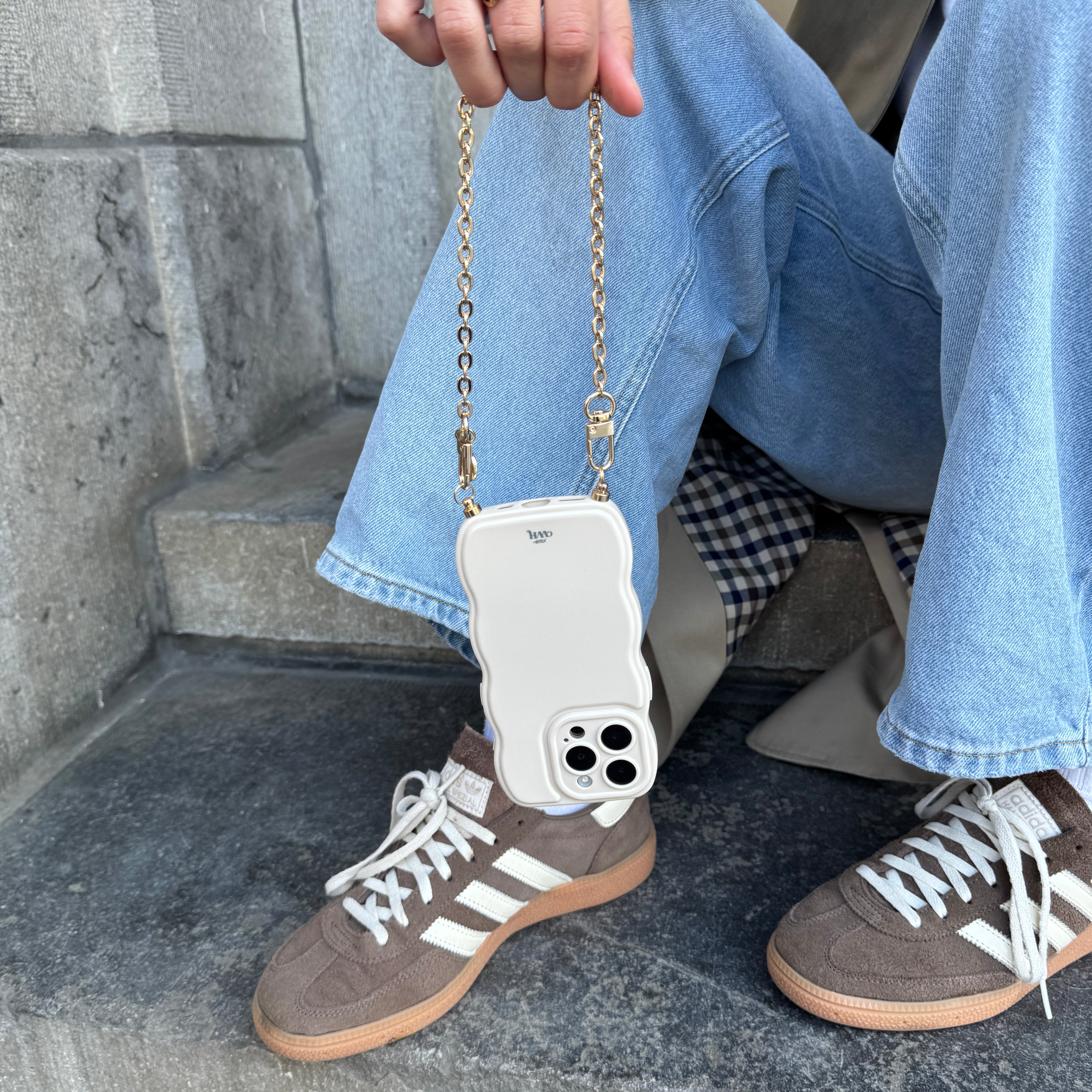 xoxo Wildhearts Glossy Wavy Cord Case Beige - Dreamy (short) - iPhone 17 Air