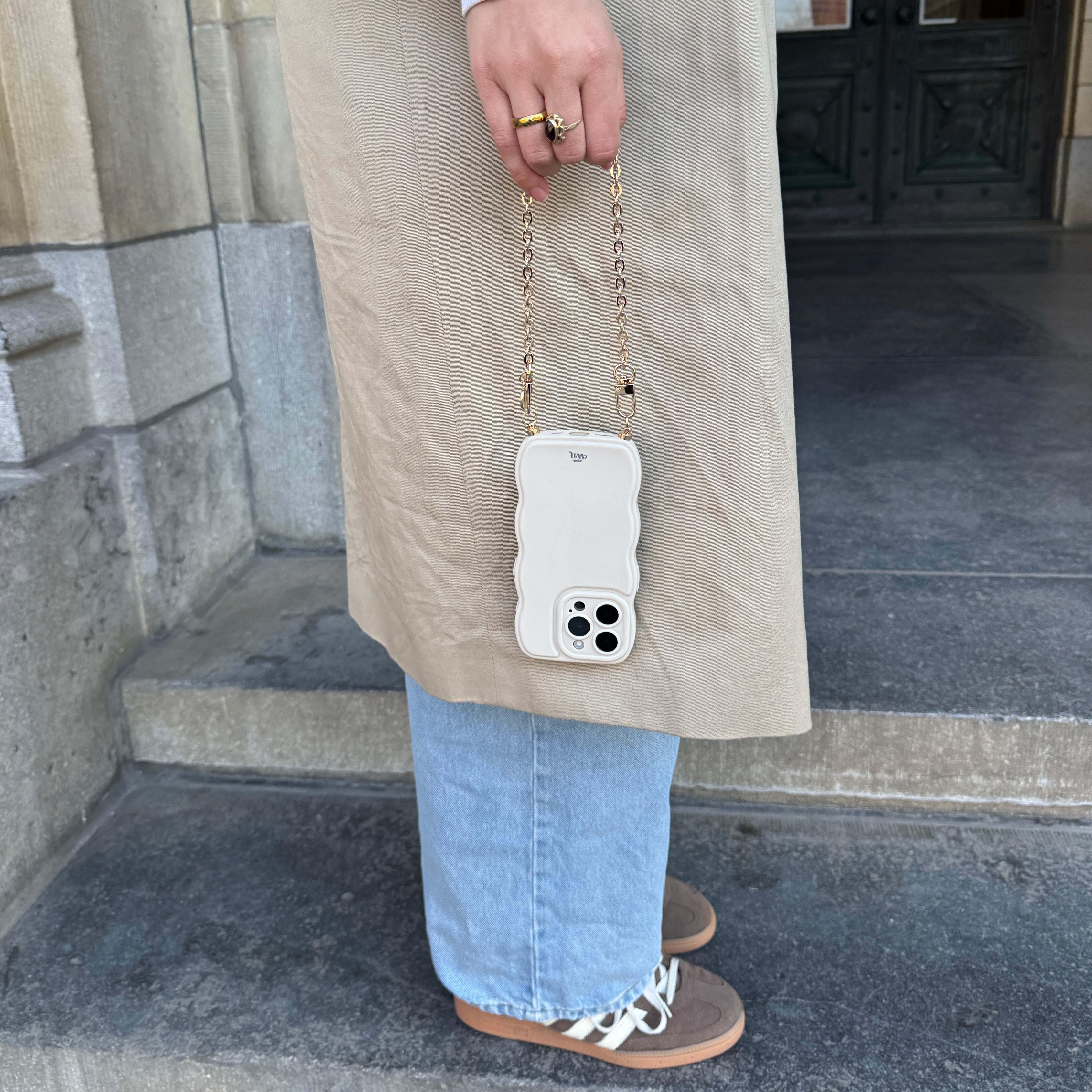 xoxo Wildhearts Glossy Wavy Cord Case Beige - Dreamy (short) - iPhone 17 Air