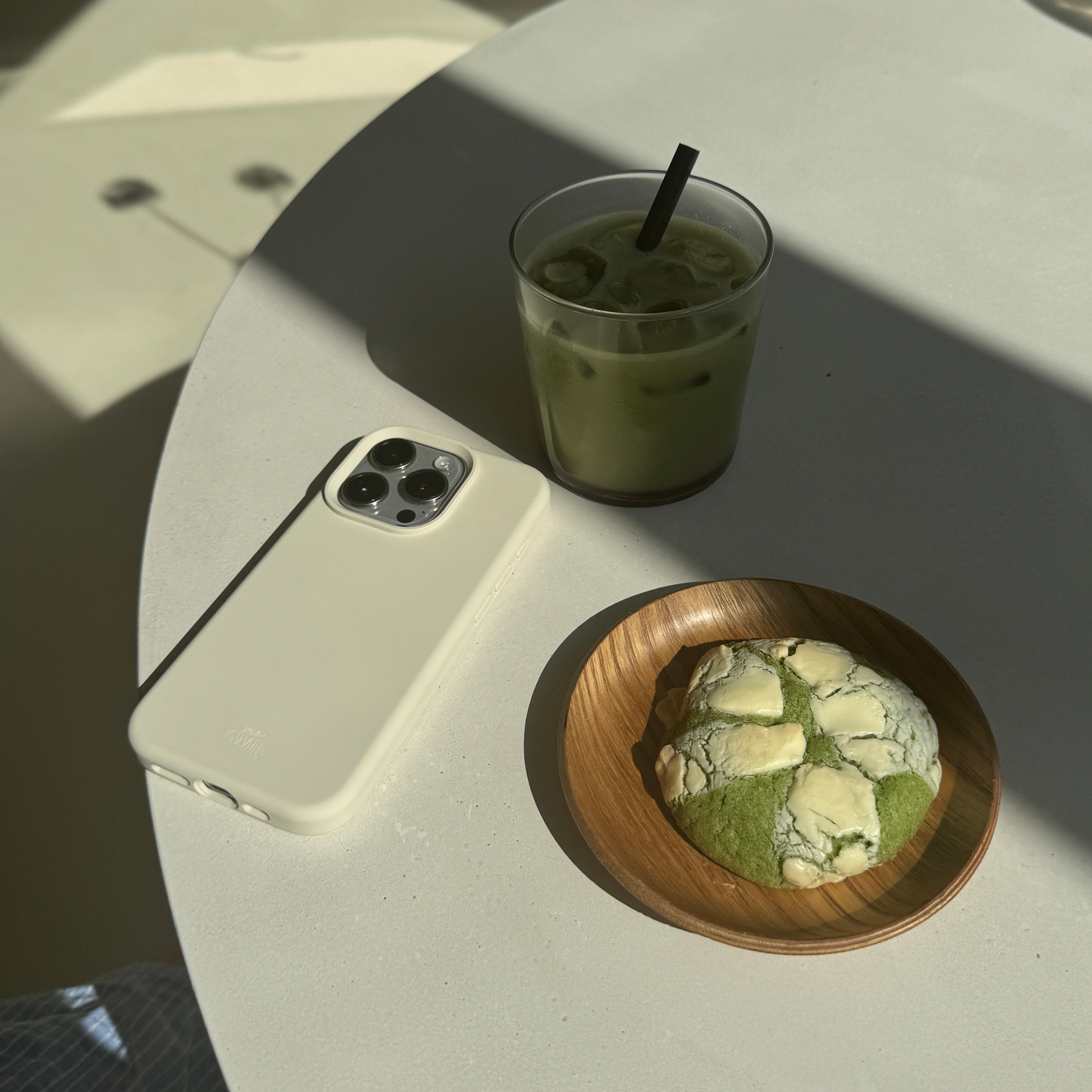 xoxo Wildhearts Shockproof silicone case Beige - iPhone 16 Pro Max