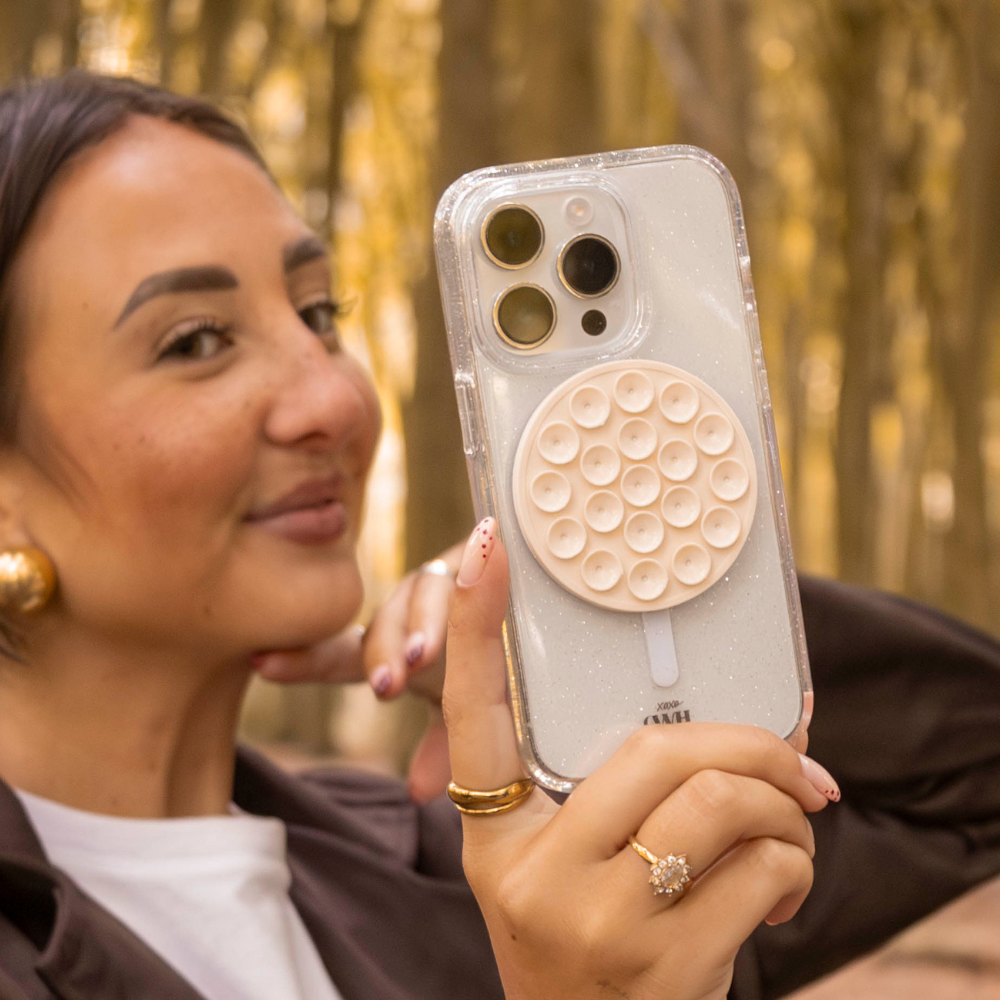 xoxo Wildhearts Stick On Me Round - MagSafe - Beige