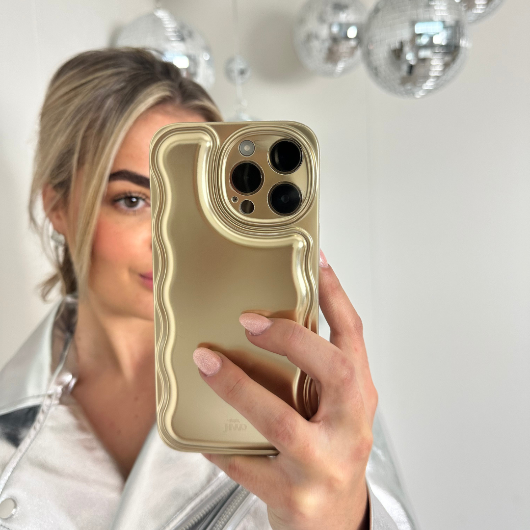 xoxo Wildhearts - Wavy case Gold - iPhone 14