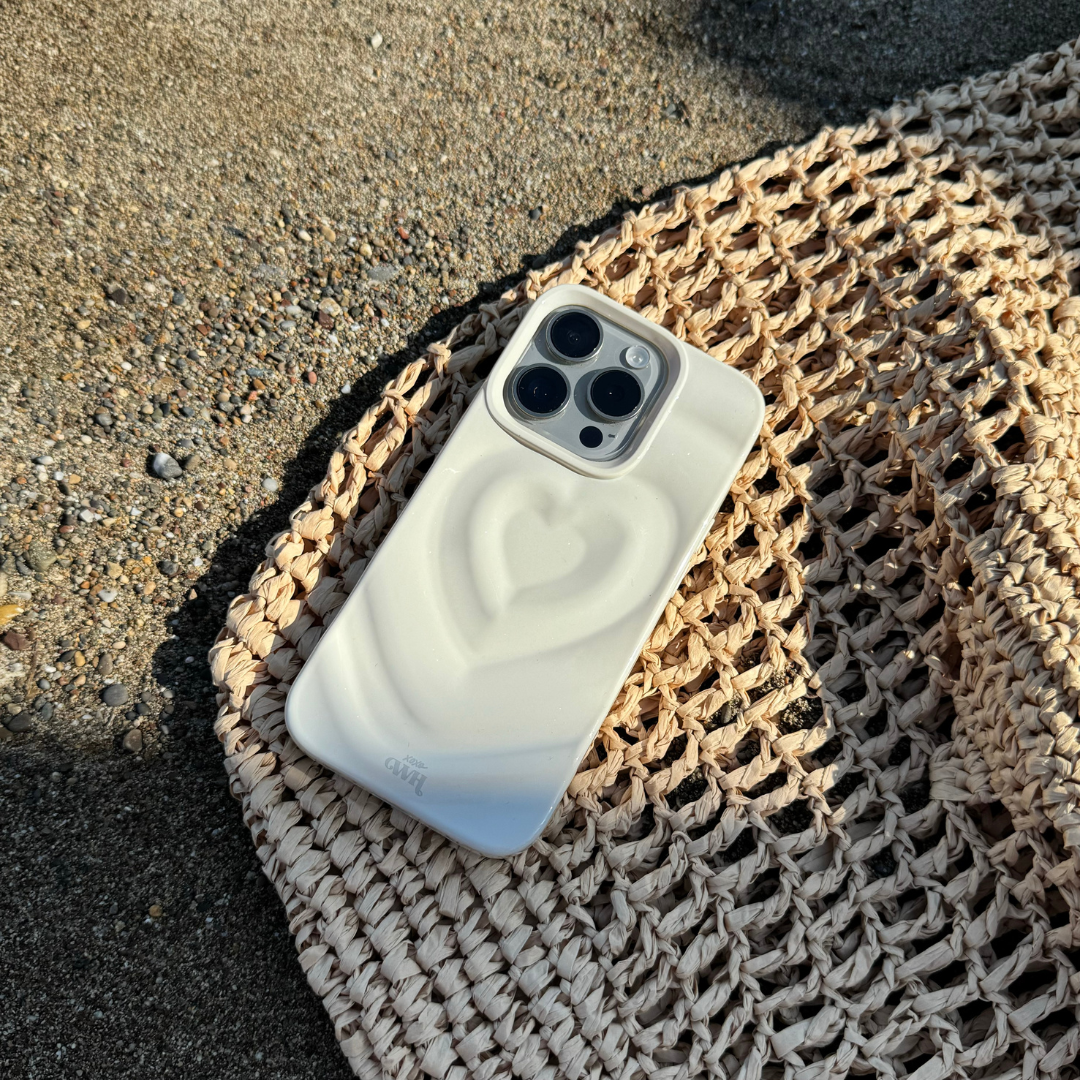 xoxo Wildhearts - Biggest Love Creme - iPhone 15