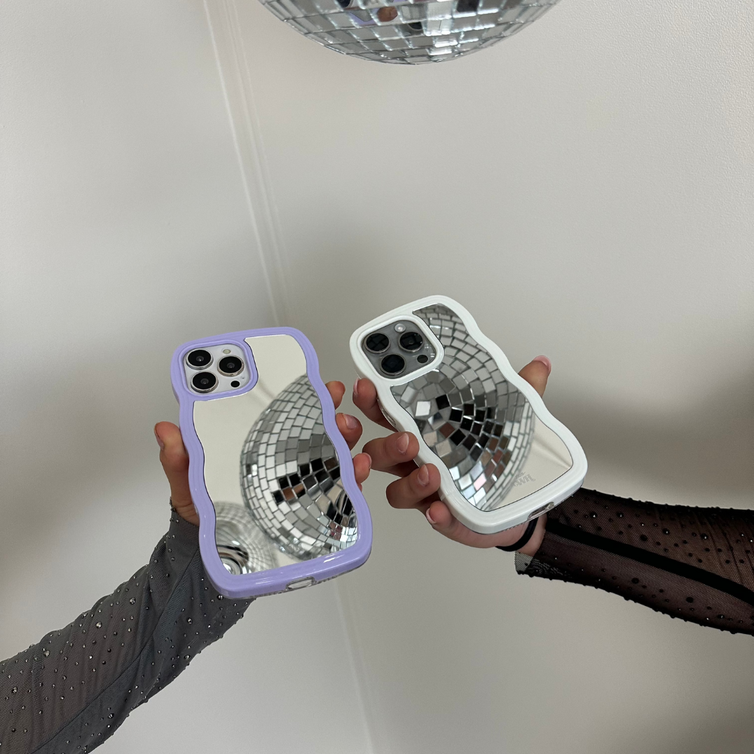 xoxo Wildhearts - Wavy mirror case Creme - iPhone 16 Plus