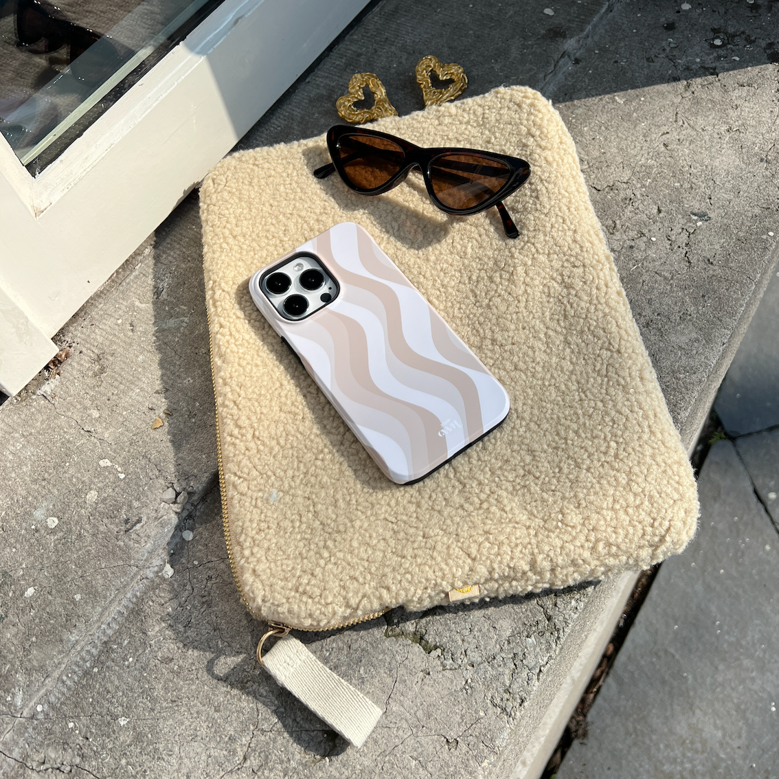 xoxo Wildhearts Minimal Nude - iPhone 17 Pro