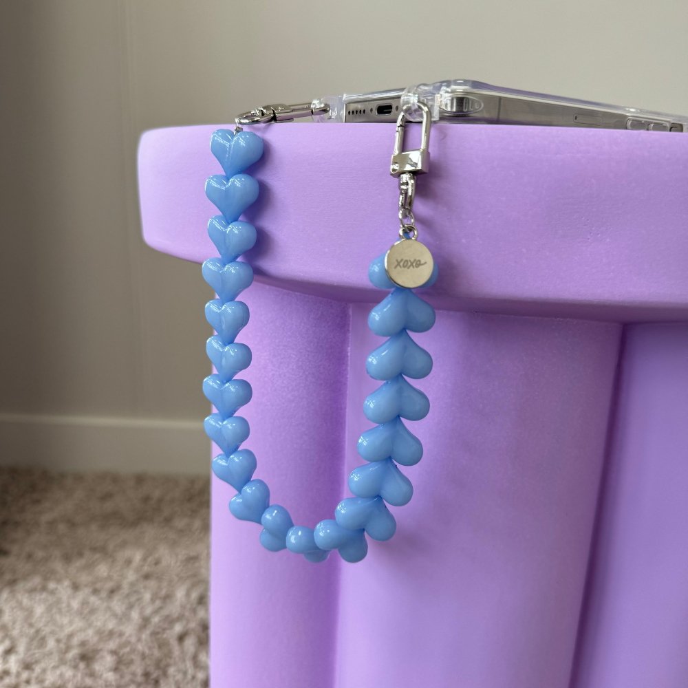 xoxo Wildhearts - iPhone 13 Pro Max - Funky Hearts (Light Blue) Transparant Cord Case