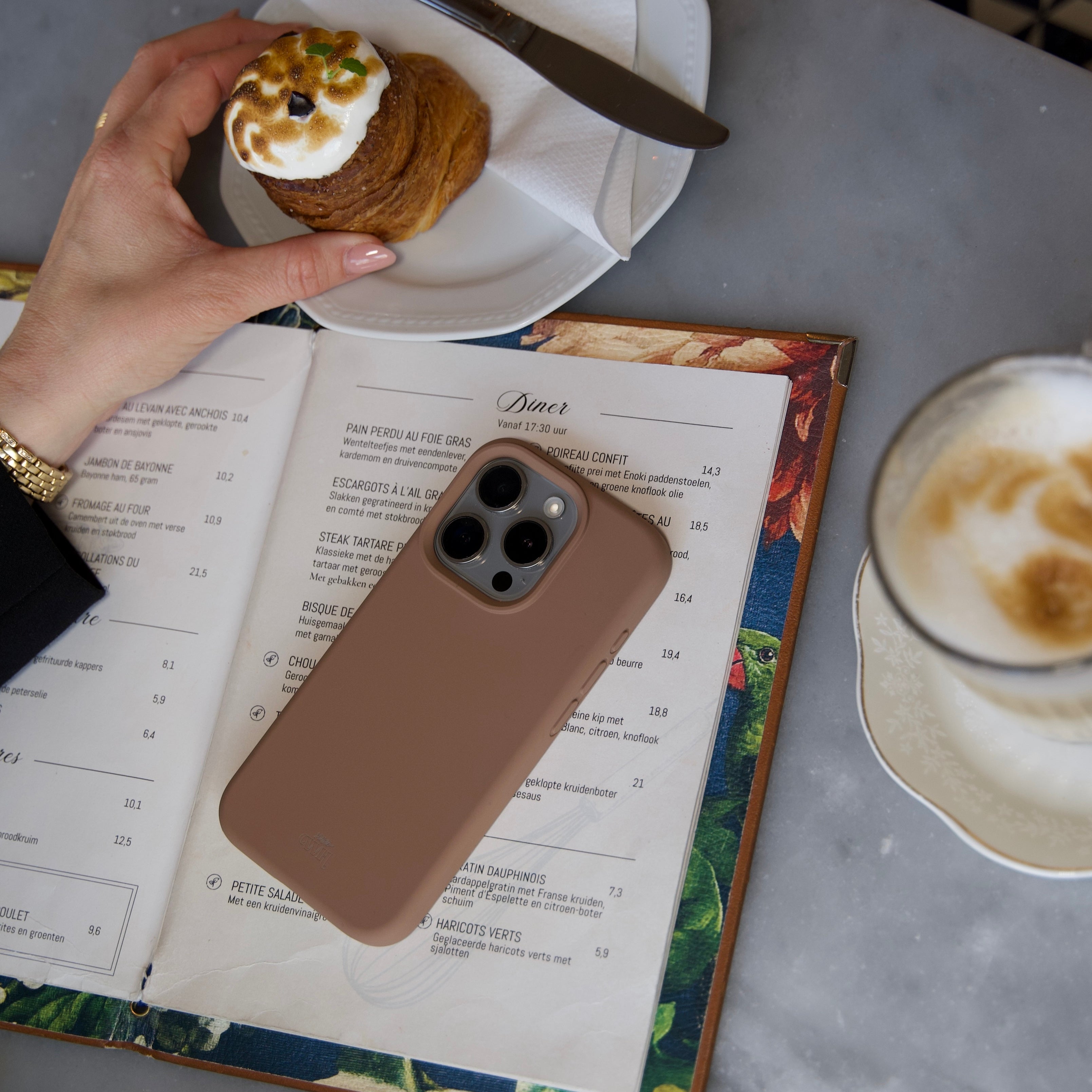 xoxo Wildhearts Shockproof silicone case Brown - iPhone 16 Pro Max