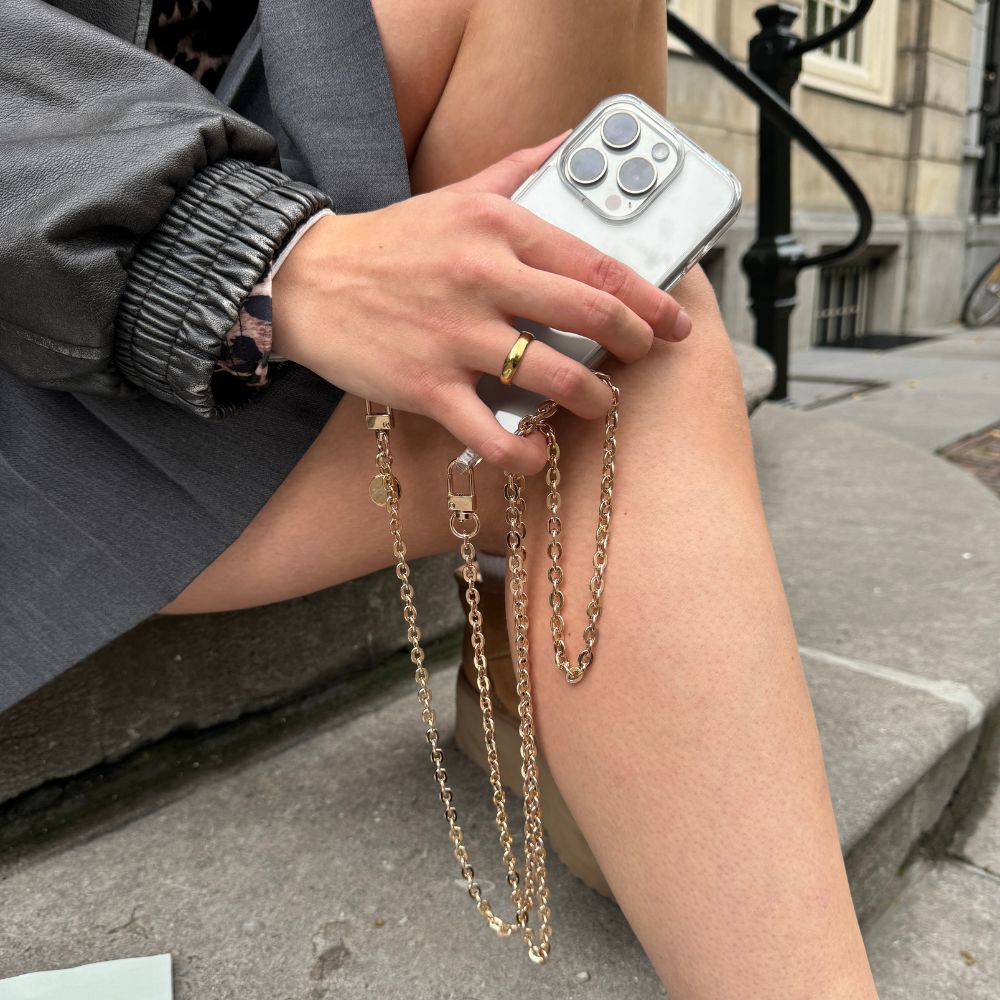 xoxo Wildhearts iPhone 16e - Dreamy Transparant Cord Case - Long Cord