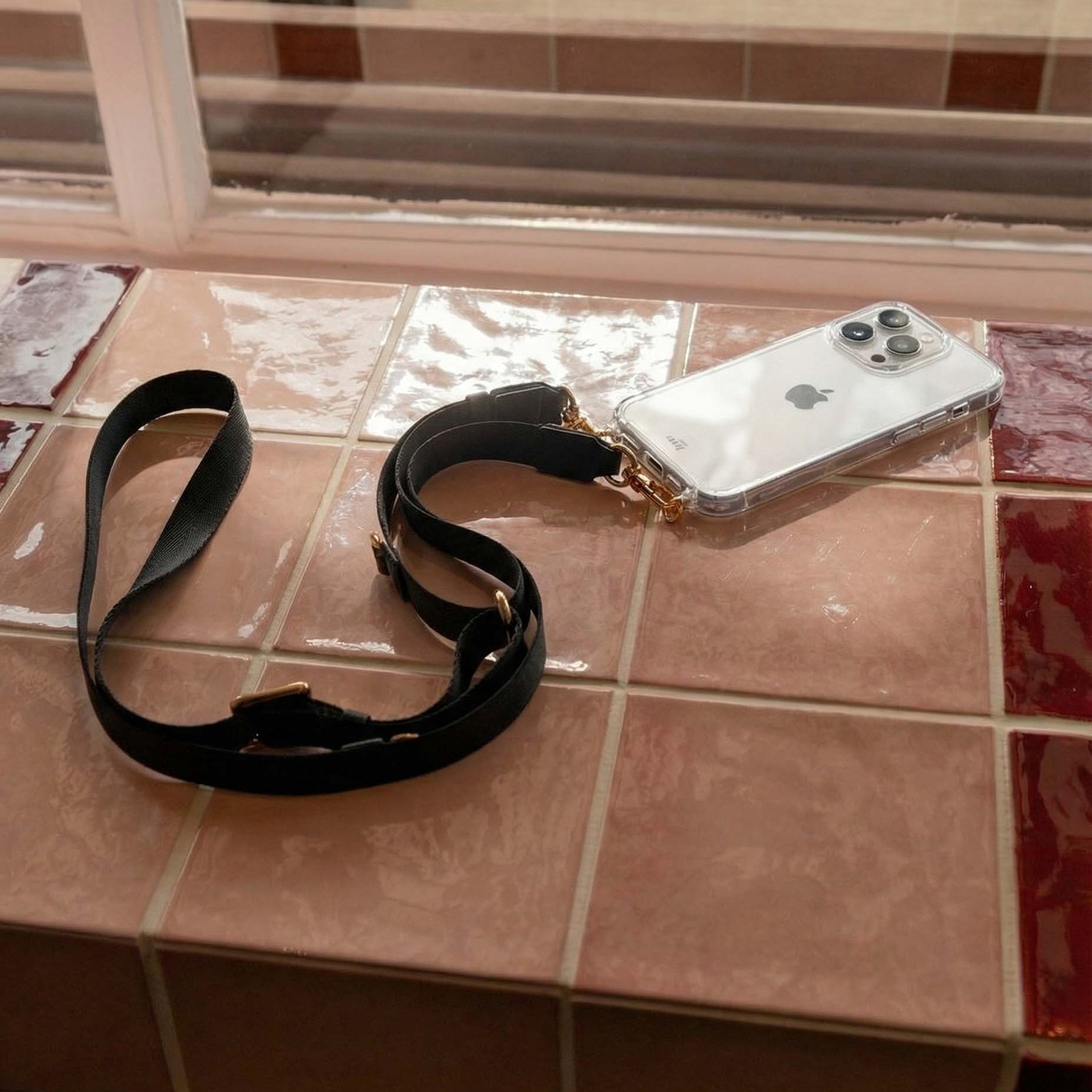 iPhone 12 Pro Max - Lanyard strap - Black - Transparant Cord Case