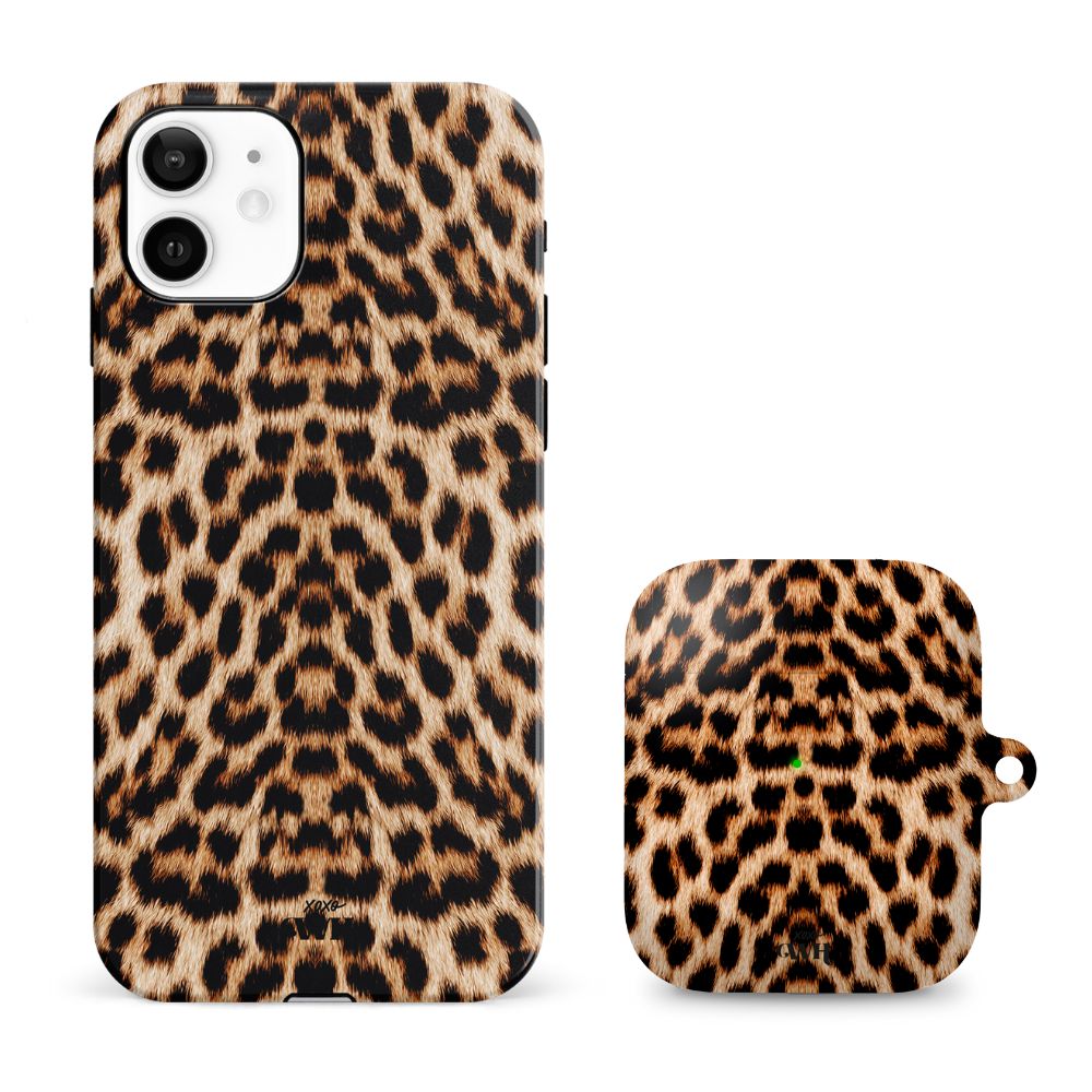 xoxo Wildhearts - xoxo Wildhearts telefoonhoesje geschikt voor iPhone 11 met AirPods 1 en 2 hoesje - set - Wild Thing - Double Layer - Telefoonhoesje met dubbele beschermlaag - Panterprint - Tijger - Panter - Tijgerprint hoesje