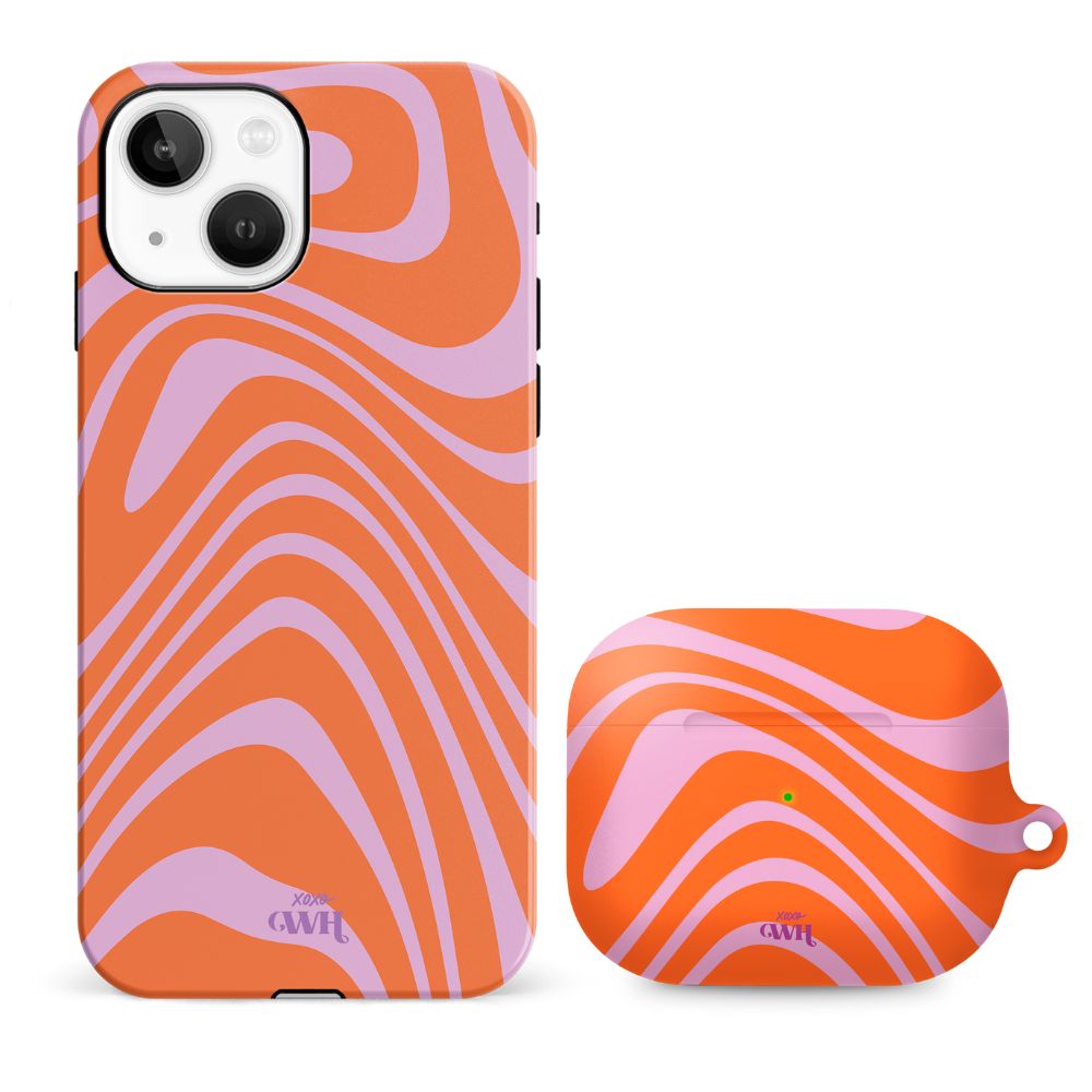xoxo Wildhearts - xoxo Wildhearts telefoonhoesje geschikt voor iPhone 13 Mini met AirPods Pro (2) hoesje - set - Boogie Wonderland Orange - Double Layer - Telefoonhoesje met dubbele beschermlaag - Hoesje met golvend patroon - Golven - Oranje met Paars