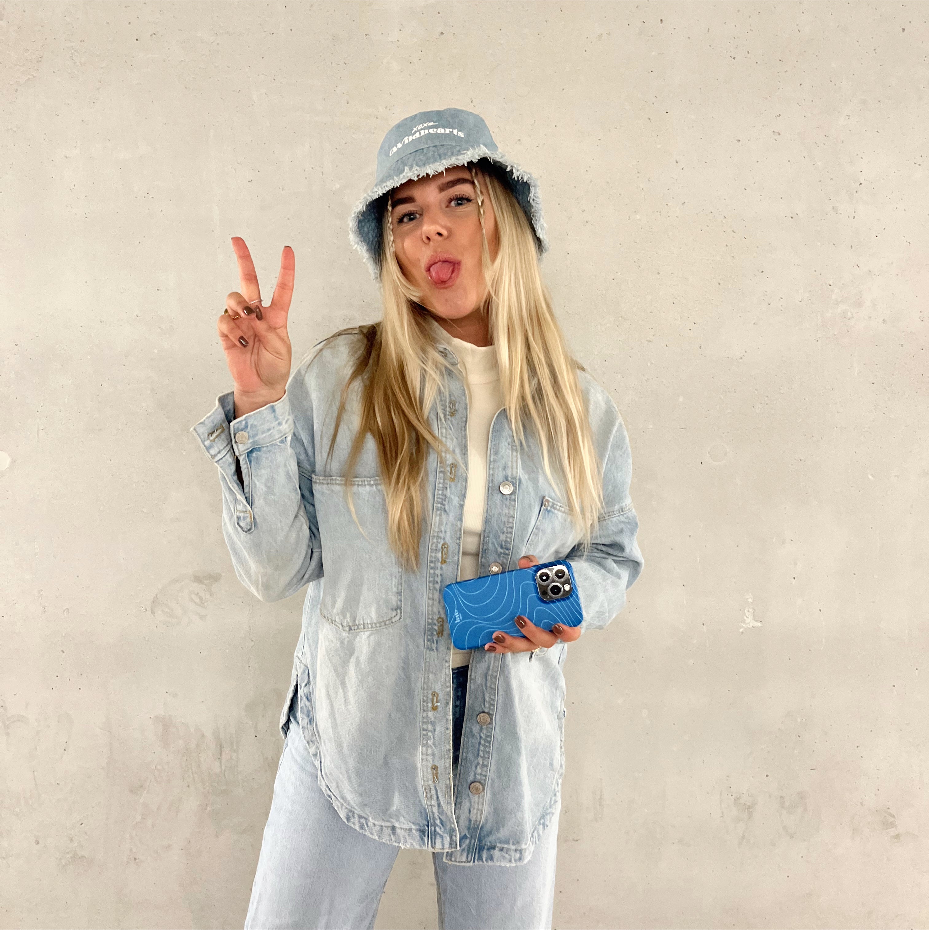 xoxo Wildhearts - Catching Flights Blue - iPhone X/XS