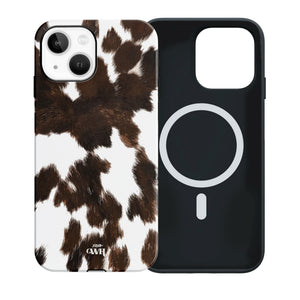 Midnight Rodeo MagSafe iPhone 13 hoesje met realistische bruin-witte koeienvacht print en zwarte binnenkant.