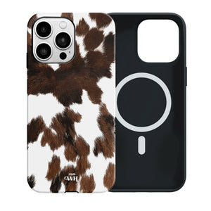 Midnight Rodeo MagSafe Double Layer iPhone hoesje met realistische bruine koeienvacht print en zwarte MagSafe binnenkant.