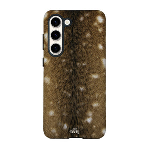 Samsung Galaxy S24 hoesje met realistische bruine hertenvacht print en witte vlekken, dubbele laag.