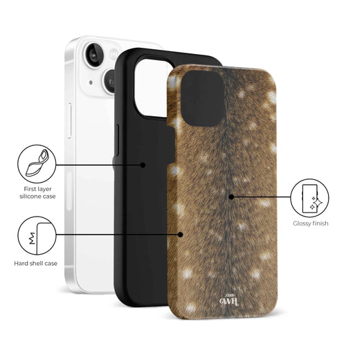 iPhone 13 hoesje met realistische bruine hertenvacht print, glanzende afwerking en dubbele laag bescherming.