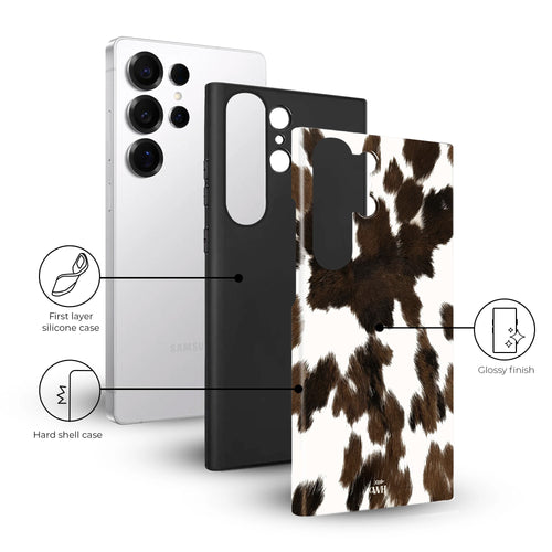 Samsung Galaxy S24 Ultra hoesje met realistische bruine koeienvacht print en glanzende afwerking, dubbellaags.