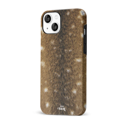 iPhone 13 hoesje met realistische bruine hertenvacht print, witte stippen en zwart frame.