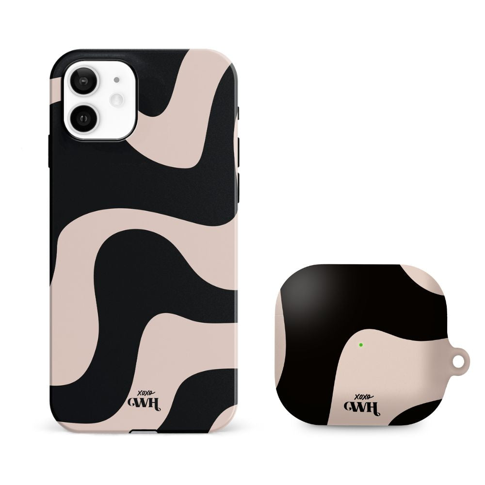 xoxo Wildhearts - xoxo Wildhearts telefoonhoesje geschikt voor iPhone 12 met AirPods 4 hoesje - set - Ride With Me - Double Layer - Telefoonhoesje met dubbele beschermlaag - Golvend patroon case - Zwart en beige