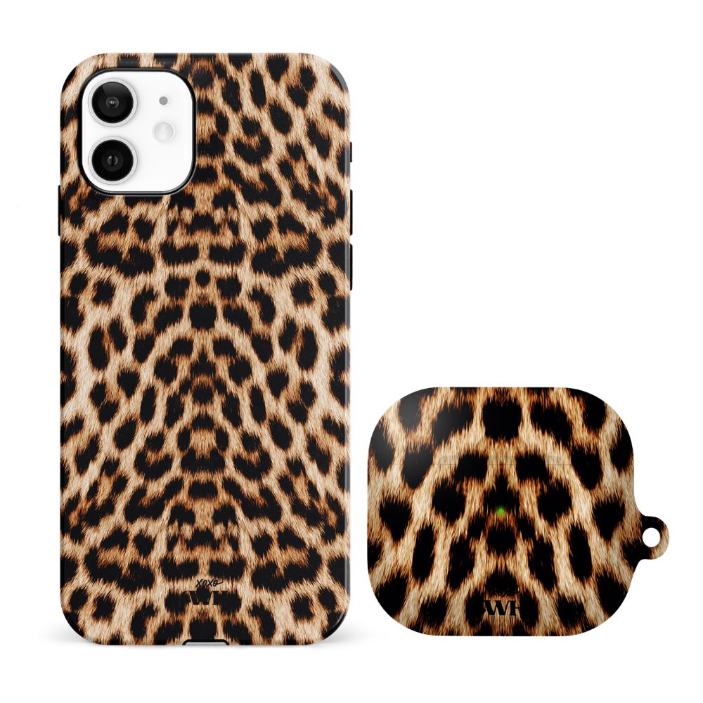 xoxo Wildhearts - xoxo Wildhearts telefoonhoesje geschikt voor iPhone 12 met AirPods 4 hoesje - set - Wild Thing - Double Layer - Telefoonhoesje met dubbele beschermlaag - Panterprint - Tijger - Panter - Tijgerprint hoesje