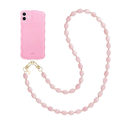 Glossy lichtroze golvende iPhone 11 hoes met een lange Ocean koord van roze ovale kralen.