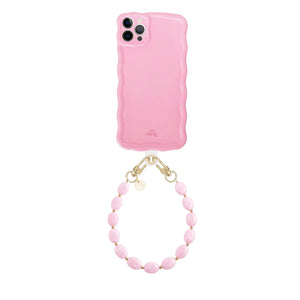 Glossy Wavy Case Bubble Blush voor iPhone 12 Pro met lichtroze golvend design en kort Ocean koord met roze kralen.