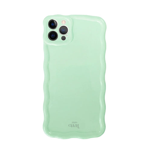 Glossy Wavy Case Sage Sorbet voor iPhone 12 Pro met uniek golvend design en glanzende finish.