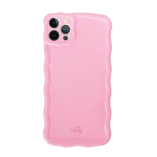 Glossy Wavy Case Bubble Blush voor iPhone 12 Pro met uniek golvend design en xoxo Wildhearts logo.