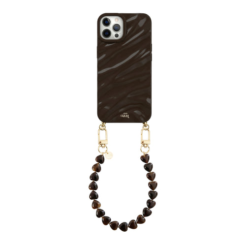 iPhone 12 Pro Max Glaze Cord Case in Sweetheart Brown met glanzende afwerking en hartjes polskoord.