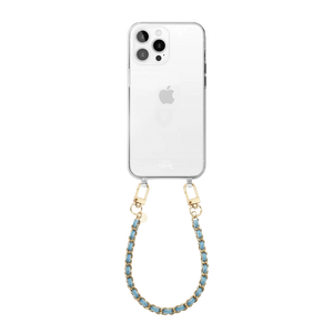 Transparant telefoonhoesje met korte, blauwe denim ketting en gouden details.